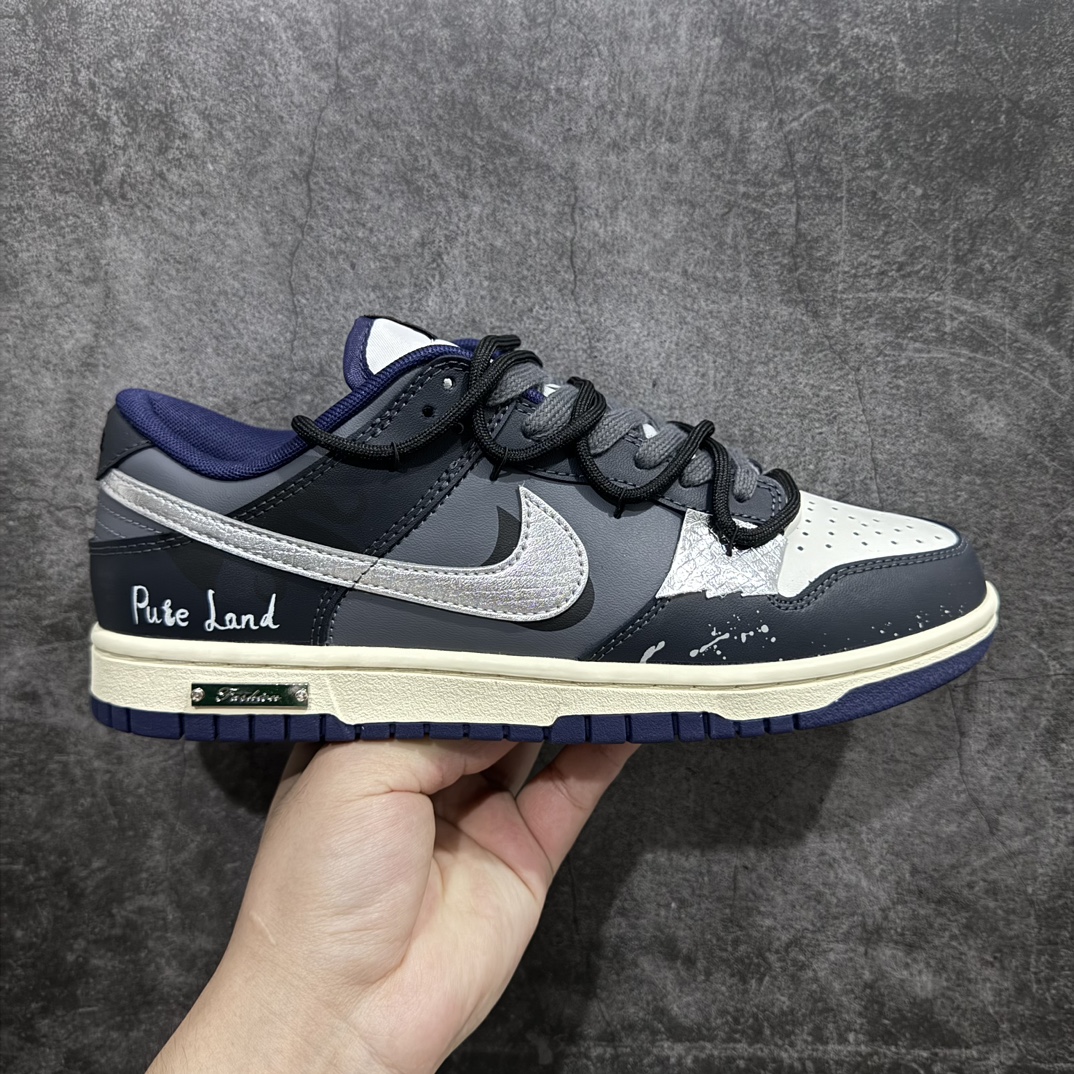 【YC纯原版】NK Dunk Low 暗黑灰 FV8106-181n定制系列天花板 无原鞋不开发 全系列得物原鞋一比一校对开发 配色持续更新中 终端对接 优势输出 全套原厂楦头原纸板数据档案倾力打造 原汁原味莞产 极致还原 圈内最强针车工艺 高端零售指定版 广东原厂配套原盒原标 鞋盒分三个尺码段 原厂冲刀 超高清洁度 全鞋零毛边皮料切割 采用原厂百宏鞋带以及原厂百宏织唛舌标 内标可供原厂几率过验 进口原装条纹中底布 四线拉帮白色点胶 原厂拉帮手法遵循公司 原厂电绣 极致还原SIZE：40 40.5 41 42 42.5 43 44 44.5 45 46 编码：HXS300320-鞋库