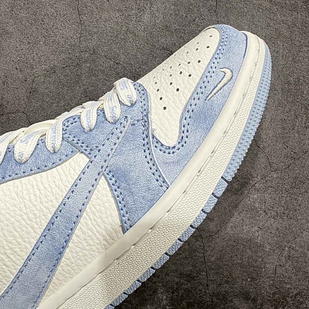 图片[6]-【定制版】Travis Scott x Fragment Design x Air Jordan 1 Low OG SP AJ1 乔1 Supreme联名-扎染蓝 低帮文化休闲板鞋 CH6336-010rnn多方联名合作融合了Travis Scott 独特的音乐风格，藤原浩个性的设计风格以及Jordan品牌的经典元素 使其成为一双具有独特身份和价值的鞋子 清新而立体的外观加上联名标识更突出了其独特身份 这种配色方案显示出活力和时尚感 在视觉上引人注目  鞋身的质感和细腻的细节处理使其显得高端而格调十足  这款“倒钩”联名是设计与创意完美结合  融合多方的个性风格是一款备受瞩目的潮流鞋款  低帮休闲板鞋 定制鞋盒 大厂纯原品质出货 超高清洁度 皮料切割干净无任何毛边 细节完美 r 尺码：36 36.5 37.5 38 38.5 39 40 40.5 41 42 42.5 43 44 44.5 45  编码：HXS320340-鞋库