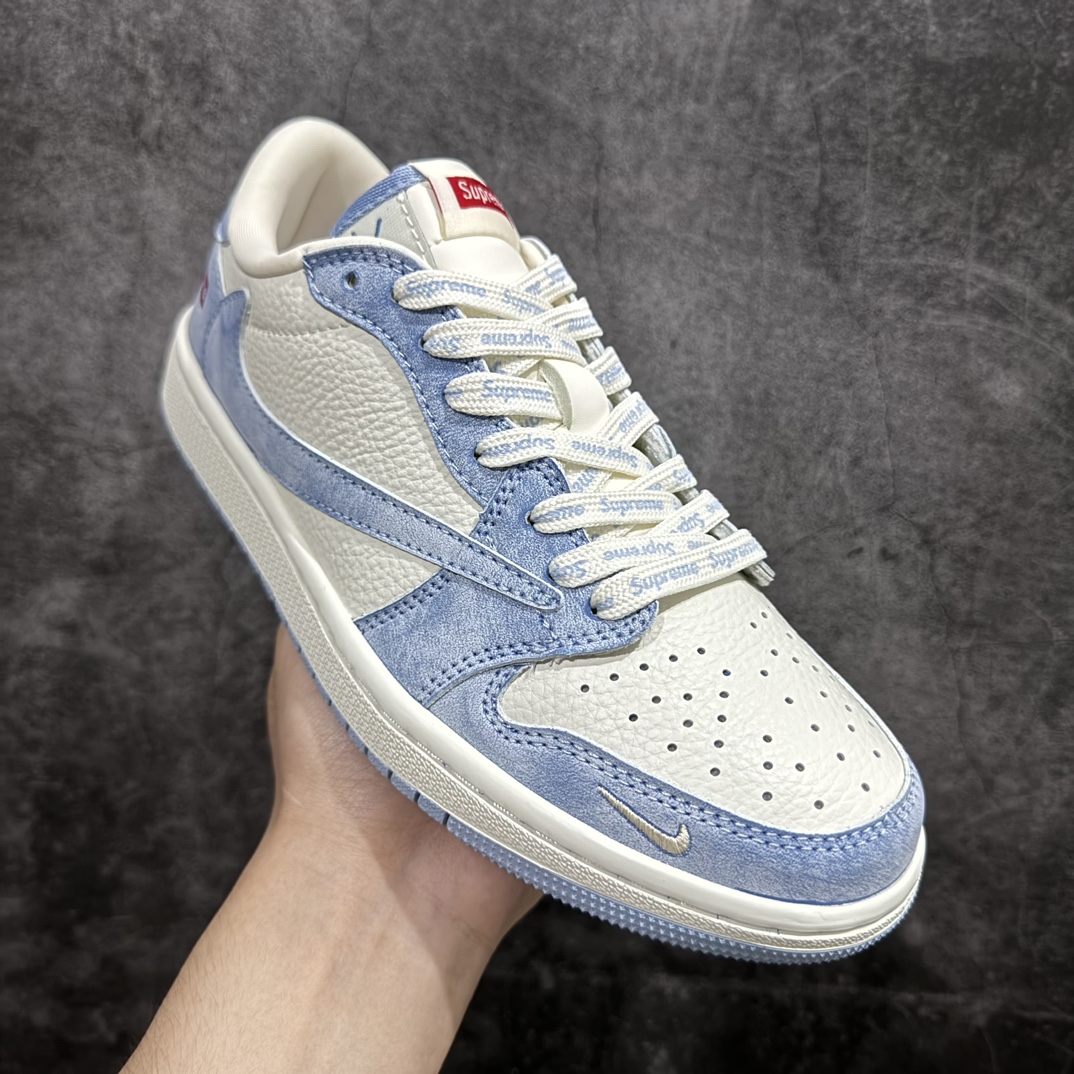 图片[3]-【定制版】Travis Scott x Fragment Design x Air Jordan 1 Low OG SP AJ1 乔1 Supreme联名-扎染蓝 低帮文化休闲板鞋 CH6336-010rnn多方联名合作融合了Travis Scott 独特的音乐风格，藤原浩个性的设计风格以及Jordan品牌的经典元素 使其成为一双具有独特身份和价值的鞋子 清新而立体的外观加上联名标识更突出了其独特身份 这种配色方案显示出活力和时尚感 在视觉上引人注目  鞋身的质感和细腻的细节处理使其显得高端而格调十足  这款“倒钩”联名是设计与创意完美结合  融合多方的个性风格是一款备受瞩目的潮流鞋款  低帮休闲板鞋 定制鞋盒 大厂纯原品质出货 超高清洁度 皮料切割干净无任何毛边 细节完美 r 尺码：36 36.5 37.5 38 38.5 39 40 40.5 41 42 42.5 43 44 44.5 45  编码：HXS320340-鞋库