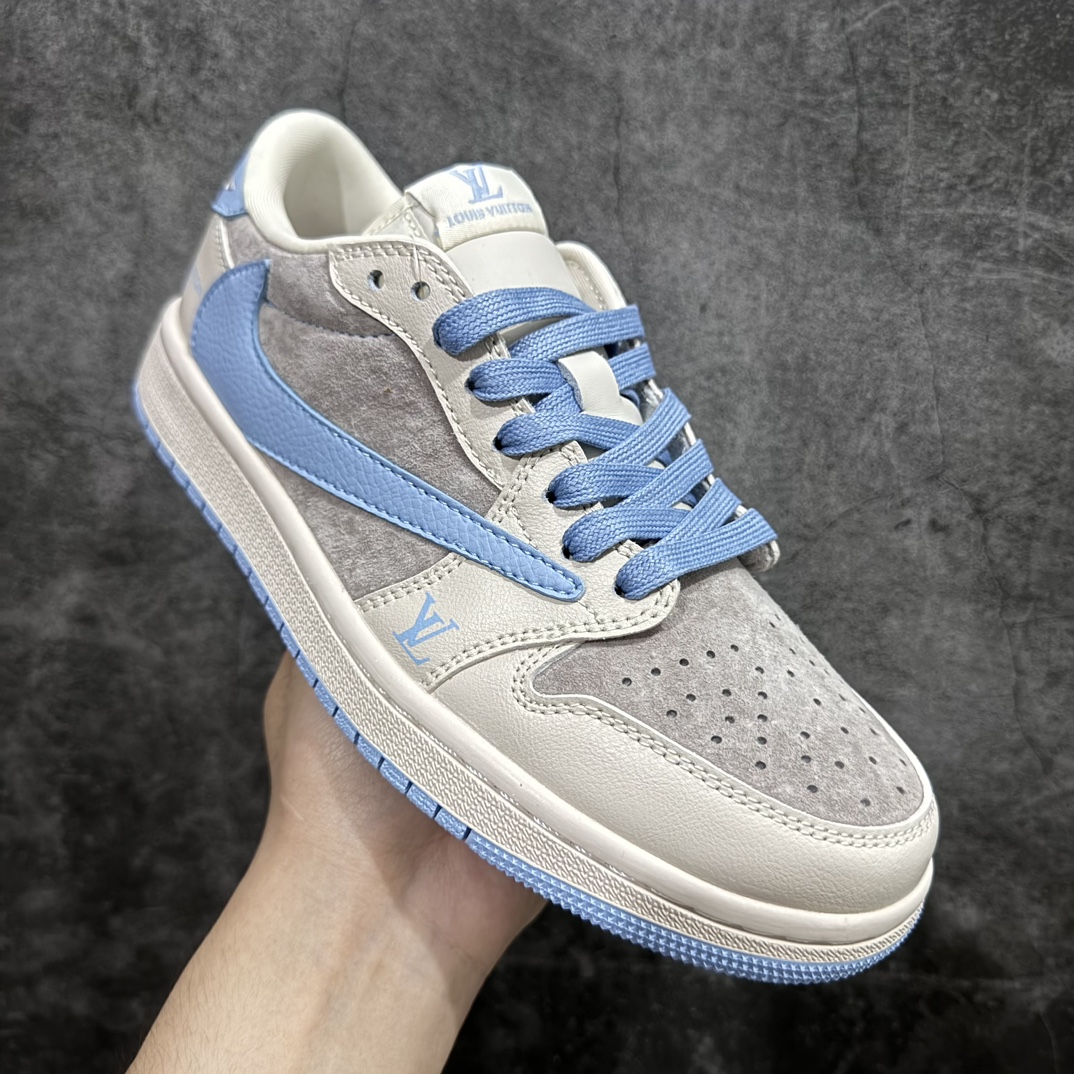 图片[3]-【定制版】Travis Scott x Nike Air Jordan 1 Low x Louis VuittonnAir Jordan 1 Low 反转翻毛白蓝倒钩 纯原版本n全鞋采用原装头层皮，用料扎实 精雕细琢n鞋型极致还原 飞翼3D打印改良 深度立体四线中底拉帮皮料选材 钢印 背胶一应俱全 全新批次 原装原模大底全鞋原厂定制皮料，手感细腻正确折边工艺 完美细节诠释 官方货号：LX1988 101 Size：36 36.5 37.5 38 38.5 39 40 40.5 41 42 42.5 43 44 44.5 45 编码：HXS320340-鞋库