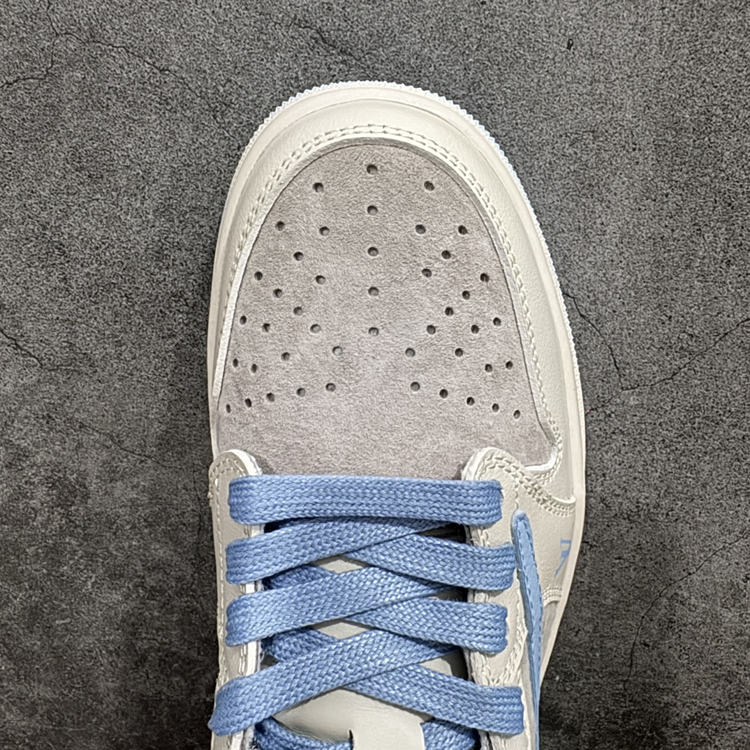 图片[5]-【定制版】Travis Scott x Nike Air Jordan 1 Low x Louis VuittonnAir Jordan 1 Low 反转翻毛白蓝倒钩 纯原版本n全鞋采用原装头层皮，用料扎实 精雕细琢n鞋型极致还原 飞翼3D打印改良 深度立体四线中底拉帮皮料选材 钢印 背胶一应俱全 全新批次 原装原模大底全鞋原厂定制皮料，手感细腻正确折边工艺 完美细节诠释 官方货号：LX1988 101 Size：36 36.5 37.5 38 38.5 39 40 40.5 41 42 42.5 43 44 44.5 45 编码：HXS320340-鞋库