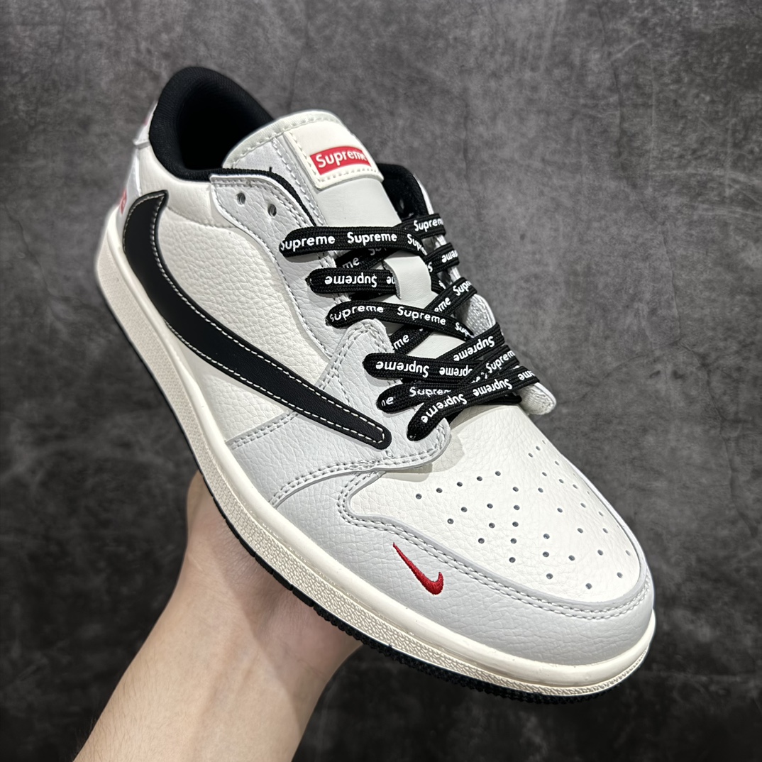 图片[3]-【定制版】Travis Scott x Fragment Design x Air Jordan 1 Low OG SP AJ1 乔1 Supreme联名-雾隐蓝 低帮文化休闲板鞋 SJ2068-119rn#多方联名合作融合了Travis Scott 独特的音乐风格，藤原浩个性的设计风格以及Jordan品牌的经典元素 使其成为一双具有独特身份和价值的鞋子 清新而立体的外观加上联名标识更突出了其独特身份 这种配色方案显示出活力和时尚感 在视觉上引人注目  鞋身的质感和细腻的细节处理使其显得高端而格调十足  这款“倒钩”联名是设计与创意完美结合  融合多方的个性风格是一款备受瞩目的潮流鞋款  低帮休闲板鞋 定制鞋盒 大厂纯原品质出货 超高清洁度 皮料切割干净无任何毛边 细节完美 r 尺码：36 36.5 37.5 38 38.5 39 40 40.5 41 42 42.5 43 44 44.5 45  编码：HXS320340-鞋库