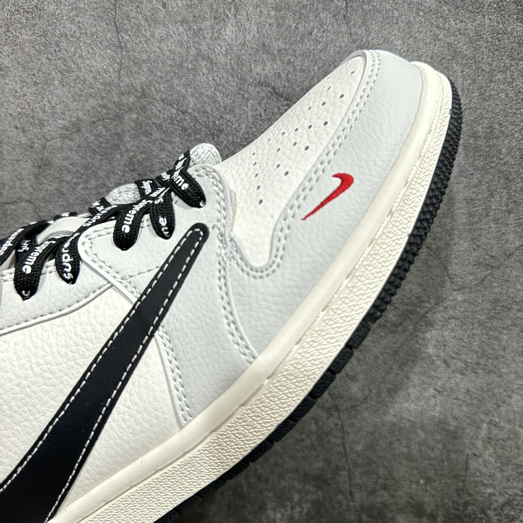 图片[6]-【定制版】Travis Scott x Fragment Design x Air Jordan 1 Low OG SP AJ1 乔1 Supreme联名-雾隐蓝 低帮文化休闲板鞋 SJ2068-119rn#多方联名合作融合了Travis Scott 独特的音乐风格，藤原浩个性的设计风格以及Jordan品牌的经典元素 使其成为一双具有独特身份和价值的鞋子 清新而立体的外观加上联名标识更突出了其独特身份 这种配色方案显示出活力和时尚感 在视觉上引人注目  鞋身的质感和细腻的细节处理使其显得高端而格调十足  这款“倒钩”联名是设计与创意完美结合  融合多方的个性风格是一款备受瞩目的潮流鞋款  低帮休闲板鞋 定制鞋盒 大厂纯原品质出货 超高清洁度 皮料切割干净无任何毛边 细节完美 r 尺码：36 36.5 37.5 38 38.5 39 40 40.5 41 42 42.5 43 44 44.5 45  编码：HXS320340-鞋库