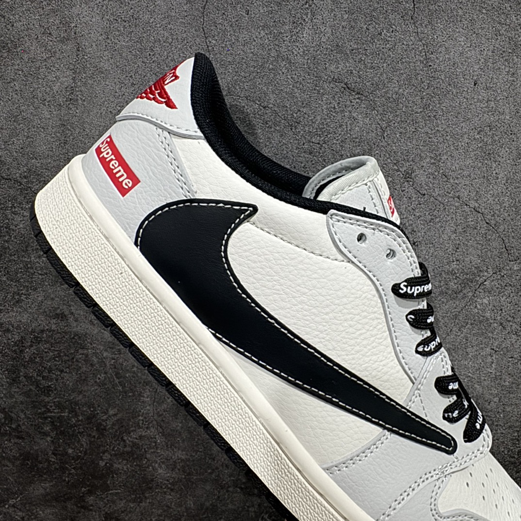 图片[7]-【定制版】Travis Scott x Fragment Design x Air Jordan 1 Low OG SP AJ1 乔1 Supreme联名-雾隐蓝 低帮文化休闲板鞋 SJ2068-119rn#多方联名合作融合了Travis Scott 独特的音乐风格，藤原浩个性的设计风格以及Jordan品牌的经典元素 使其成为一双具有独特身份和价值的鞋子 清新而立体的外观加上联名标识更突出了其独特身份 这种配色方案显示出活力和时尚感 在视觉上引人注目  鞋身的质感和细腻的细节处理使其显得高端而格调十足  这款“倒钩”联名是设计与创意完美结合  融合多方的个性风格是一款备受瞩目的潮流鞋款  低帮休闲板鞋 定制鞋盒 大厂纯原品质出货 超高清洁度 皮料切割干净无任何毛边 细节完美 r 尺码：36 36.5 37.5 38 38.5 39 40 40.5 41 42 42.5 43 44 44.5 45  编码：HXS320340-鞋库