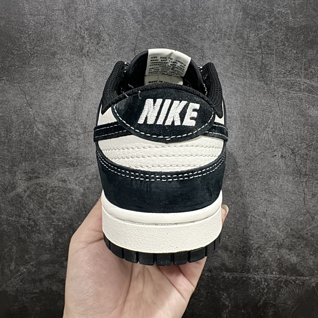 图片[4]-【定制版】Nk SB Dunk Low 斯图西联名-黑白马克线 周年高端定制 低帮休闲板鞋 BB9898-008rn#定制鞋盒 大厂纯原品质出货 超高清洁度 皮料切割干净无任何毛边 细节完美 r 尺码：36 36.5 37.5 38 38.5 39 40 40.5 41 42 42.5 43 44 44.5 45  编码：HXS320340-鞋库