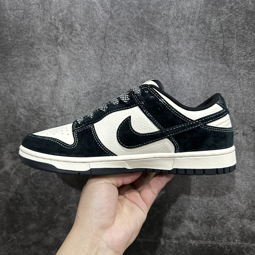 图片[2]-【定制版】Nk SB Dunk Low 斯图西联名-黑白马克线 周年高端定制 低帮休闲板鞋 BB9898-008rn#定制鞋盒 大厂纯原品质出货 超高清洁度 皮料切割干净无任何毛边 细节完美 r 尺码：36 36.5 37.5 38 38.5 39 40 40.5 41 42 42.5 43 44 44.5 45  编码：HXS320340-鞋库