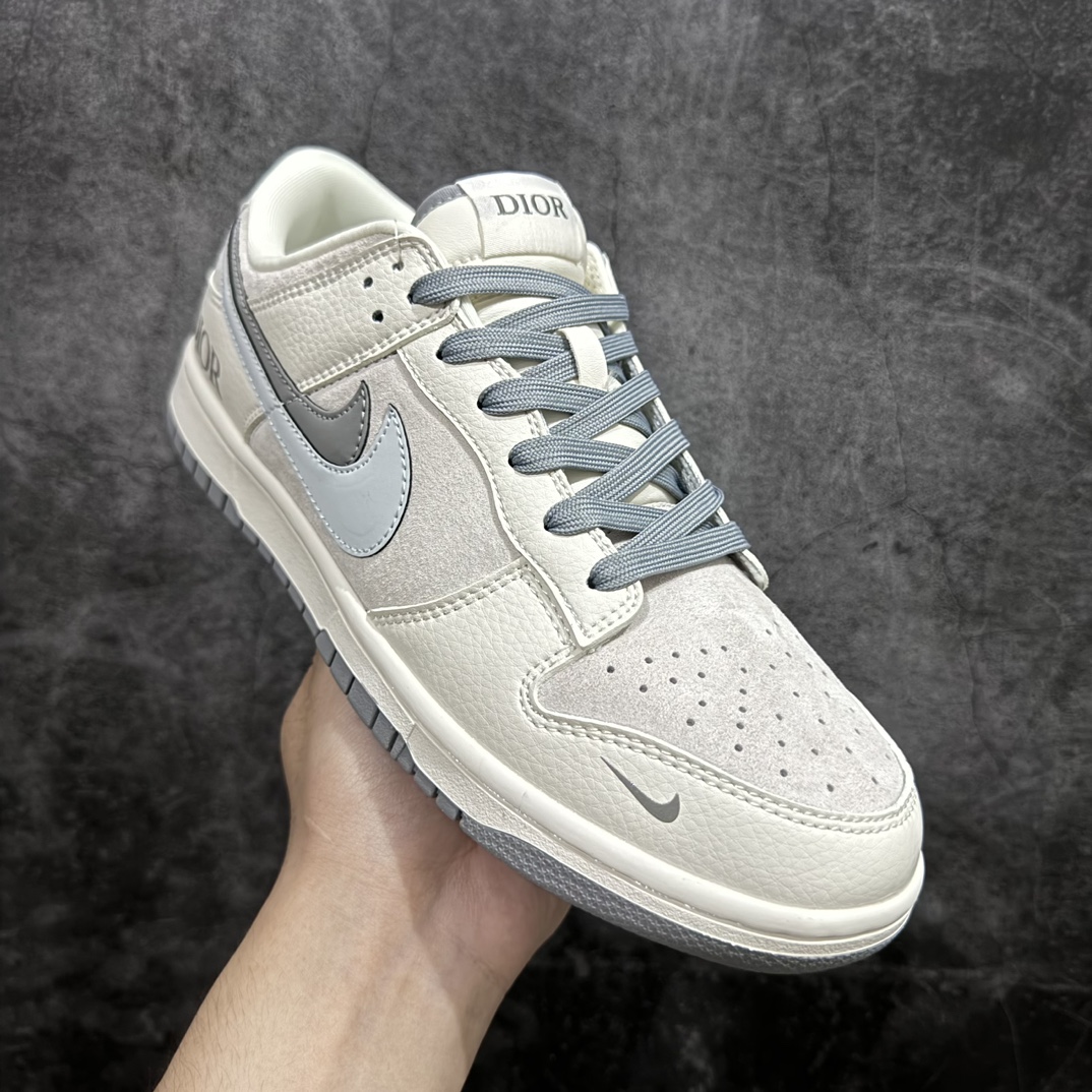 图片[3]-【定制版】Nk SB Dunk Low 迪奥系列-米黄灰蓝勾 周年高端定制 低帮休闲板鞋 XD6188-042rn定制鞋盒 大厂纯原品质出货 超高清洁度 皮料切割干净无任何毛边 细节完美 r 尺码：36 36.5 37.5 38 38.5 39 40 40.5 41 42 42.5 43 44 44.5 45 编码：HXS320340-鞋库