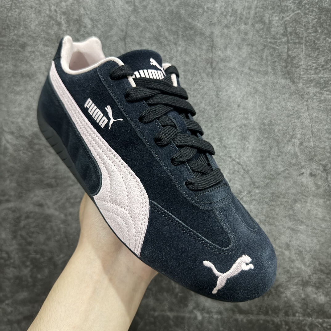 图片[3]-【Top纯原版】Puma Speedcat OG Sparcon彪马罗马阿莫尔系列 复古运动休闲赛车跑鞋 黑粉nn目前市场最优版本n无论是版型 细节 烫金走线n完全碾压市场任意版本 欢迎对比🆚n工厂耗时3个月开发n原装档案原数据纸版楦型n采用固色翻毛皮鞋面材质(正确二次成型\’猛帮\’成型工艺🆚区别市面版本!!)n外置原数据开发轻量耐磨橡胶大底💪🏻nn全球知名运动品牌PUMA宝马赛车系列n融合了宝马车队的标志性配色n以趣味十足又前卫复古的设计引领潮流n将赛道精神融入街头时尚 开启前卫竞速之旅n主打前卫复古风 Roma鞋款的鞋侧以复古的流线造型缀以宝马经典Logo 巧妙吸睛n而Speedcat鞋款以亮眼三色条纹元素缀以舒适鞋面n赋予了独特的个性美学 演绎赛车的无尽能量 尺码：36-45 官方货号：398846 09 编码：TO250270-鞋库