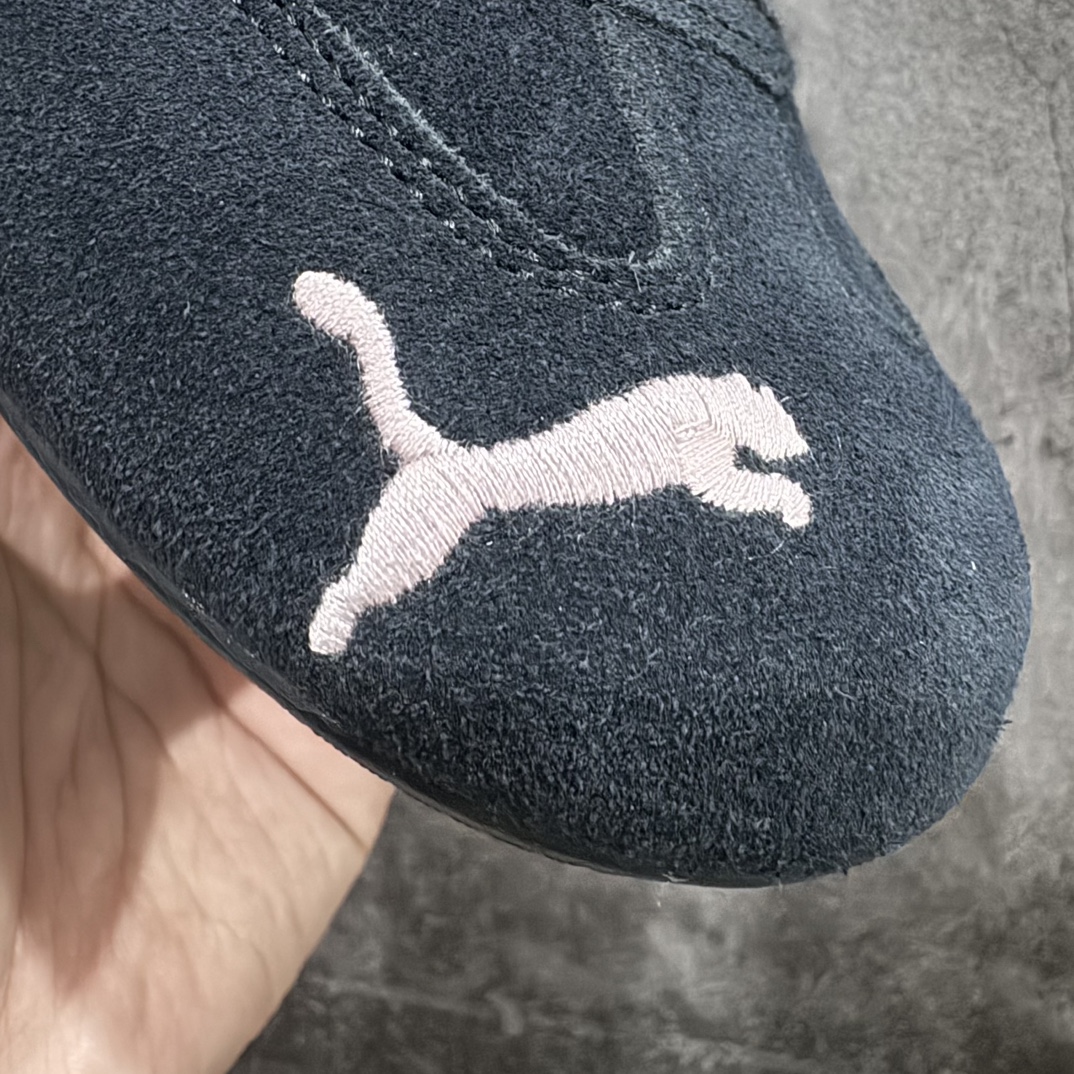 图片[4]-【Top纯原版】Puma Speedcat OG Sparcon彪马罗马阿莫尔系列 复古运动休闲赛车跑鞋 黑粉nn目前市场最优版本n无论是版型 细节 烫金走线n完全碾压市场任意版本 欢迎对比🆚n工厂耗时3个月开发n原装档案原数据纸版楦型n采用固色翻毛皮鞋面材质(正确二次成型\’猛帮\’成型工艺🆚区别市面版本!!)n外置原数据开发轻量耐磨橡胶大底💪🏻nn全球知名运动品牌PUMA宝马赛车系列n融合了宝马车队的标志性配色n以趣味十足又前卫复古的设计引领潮流n将赛道精神融入街头时尚 开启前卫竞速之旅n主打前卫复古风 Roma鞋款的鞋侧以复古的流线造型缀以宝马经典Logo 巧妙吸睛n而Speedcat鞋款以亮眼三色条纹元素缀以舒适鞋面n赋予了独特的个性美学 演绎赛车的无尽能量 尺码：36-45 官方货号：398846 09 编码：TO250270-鞋库