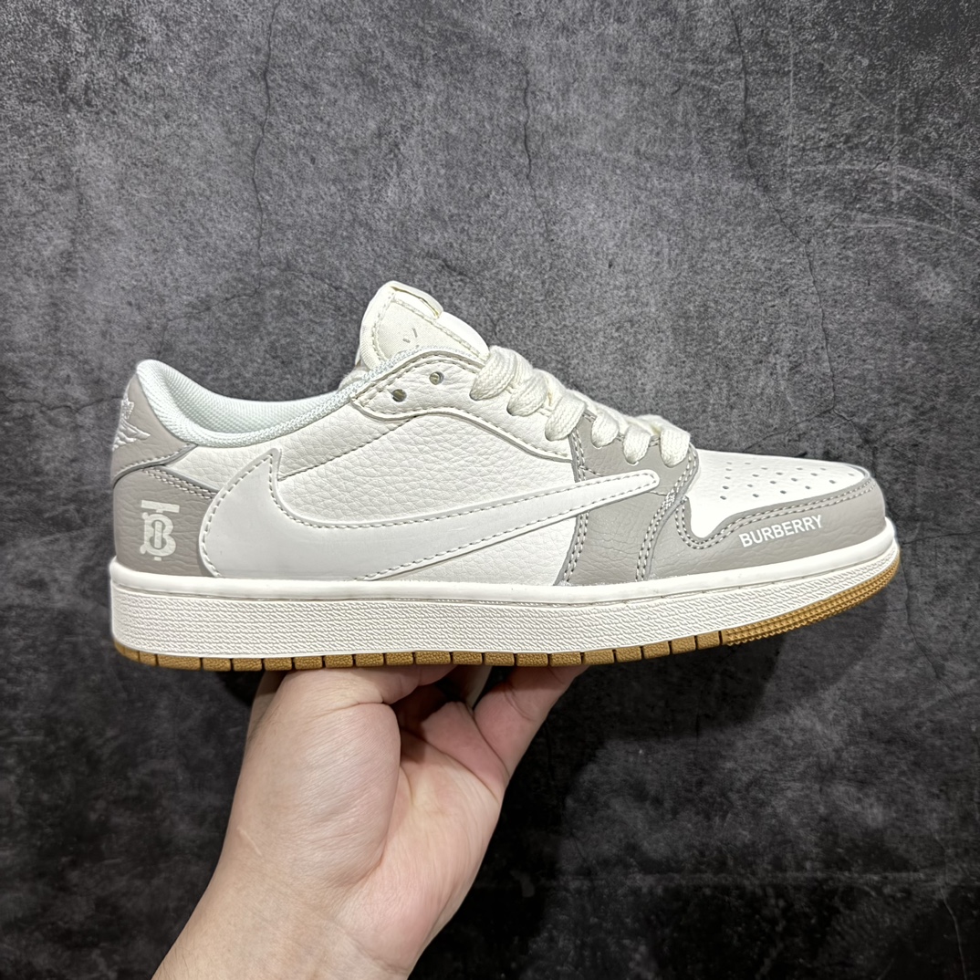 【定制版】Travis Scott x Nike Air Jordan 1 Low x BURBERRYAir Jordan 1 Low 纯原版本n全鞋采用原装头层皮，用料扎实 精雕细琢n鞋型极致还原 飞翼3D打印改良 深度立体四线中底拉帮皮料选材 钢印 背胶一应俱全 全新批次 原装原模大底全鞋原厂定制皮料，手感细腻正确折边工艺 完美细节诠释 官方货号：QY0966 119 Size：36 36.5 37.5 38 38.5 39 40 40.5 41 42 42.5 43 44 44.5 45 编码：CC280300-鞋库