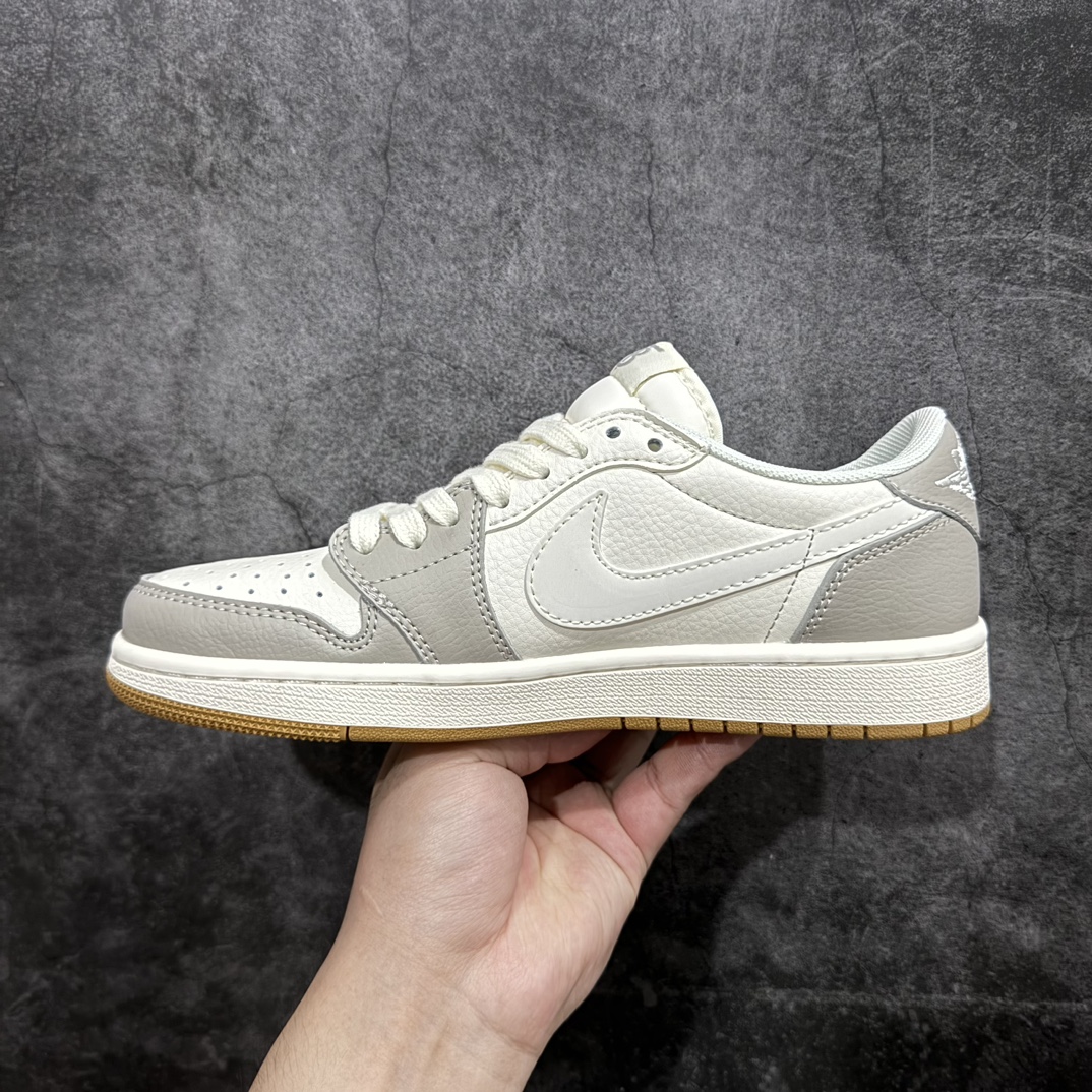 图片[2]-【定制版】Travis Scott x Nike Air Jordan 1 Low x BURBERRYAir Jordan 1 Low 纯原版本n全鞋采用原装头层皮，用料扎实 精雕细琢n鞋型极致还原 飞翼3D打印改良 深度立体四线中底拉帮皮料选材 钢印 背胶一应俱全 全新批次 原装原模大底全鞋原厂定制皮料，手感细腻正确折边工艺 完美细节诠释 官方货号：QY0966 119 Size：36 36.5 37.5 38 38.5 39 40 40.5 41 42 42.5 43 44 44.5 45 编码：CC280300-鞋库