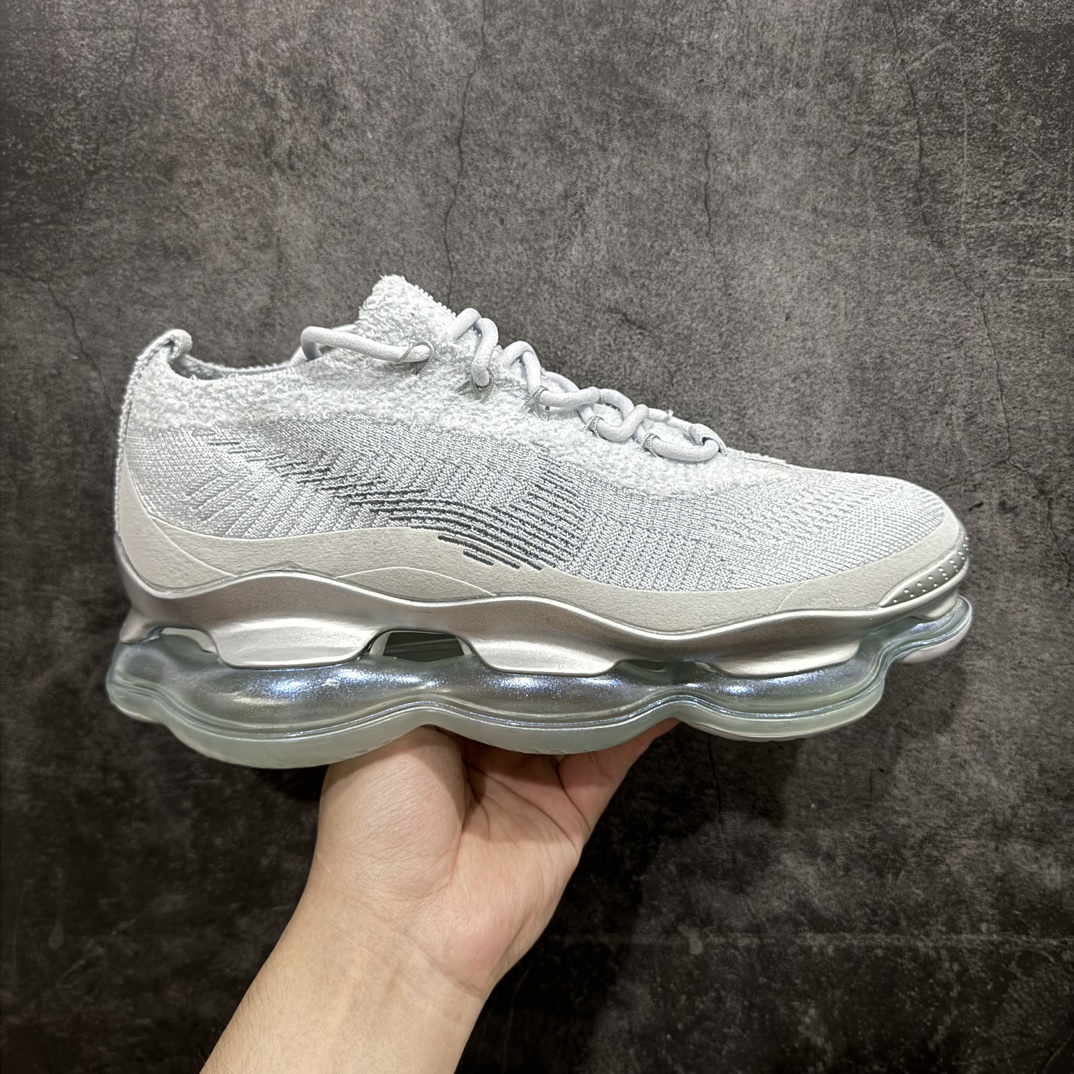 【绿X版】NK Air VaporMax 2023 Flyknit FK 2023款大气垫系列低帮针织休闲运动全掌气垫慢跑鞋 DJ4702-003n原楦原纸版数据开发#采用全新双层纹路织法Flyknit织法编织鞋面材质#搭载原数据开发全掌Air Max球状透明缓震气垫#外置橡胶外底模块 NK Air VaporMax系列自2017年初问世以来，就凭借着独特的设计和超棒的脚感，成为了时尚潮人和跑步爱好者们的心头好。近日，一款全新 Air VaporMax 2023 曝光，快来看看吧！鞋底前侧加入 Mini Swoosh 设计，与鞋身相呼应。鞋面采用 Flyknit 材质制成，可以提供出色包裹性的同时，也有着不错的透气效果。最后黄色气垫收尾，完善整双鞋设计。 尺码：35.5 36 36.5 37.5 38 38.5 39 40 40.5 41 42 42.5 43 44 44.5 45 46 编码：X10290310-鞋库