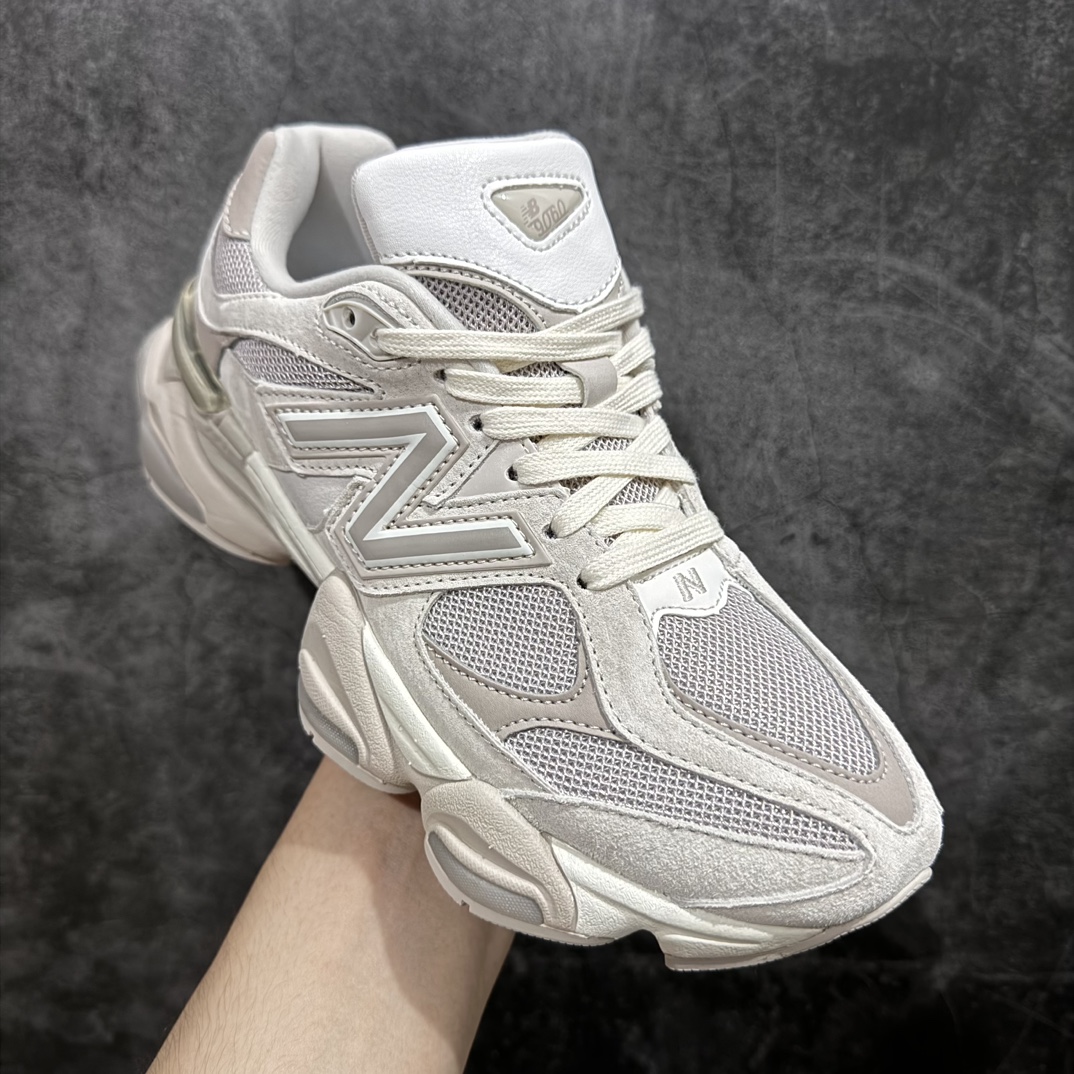 图片[3]-【纯原版】 New Balance NB9060 联名款 复古休闲运动慢跑鞋 白米 U9060MMn 全套原楦原纸板原厂数据开发 进口三明治网面 原装进口翻毛皮料正确绒感卡色 正确中底拉帮中底网布细节 原厂标裁 带紫光防伪 定制后跟透明水晶模块 冲裁组合 大底贴合程度胶水上色把控完美 整洁度挑战全网艺术家 多道序QC把关品质完善 匠心打造 耗时两个月开发完成 工艺极其复杂难度可想而知 新开独立私模大底 全网唯一正确六层组合大底 高端零售专供产物Size：36 37 37.5 38 38.5 39 40 40.5 41 42 42.5 43 44 45 46.5 编码：JP270300-鞋库