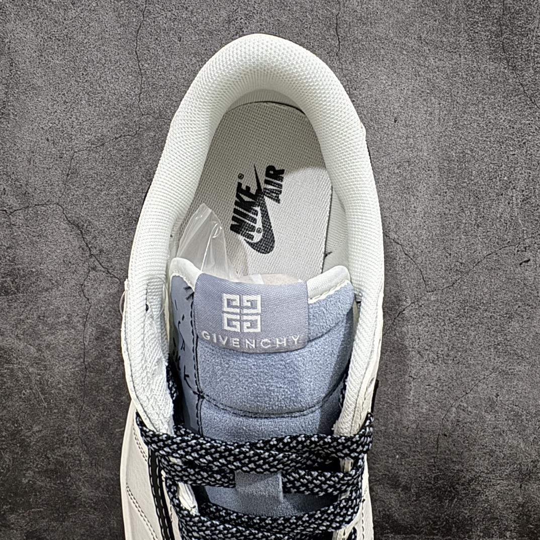 图片[8]-【定制版】Travis Scott x Fragment Design x Air Jordan 1 Low OG SP AJ1 乔1 纪梵希联名-黑勾水晶 低帮文化休闲板鞋n#多方联名合作融合了Travis Scott 独特的音乐风格，藤原浩个性的设计风格以及Jordan品牌的经典元素 使其成为一双具有独特身份和价值的鞋子 清新而立体的外观加上联名标识更突出了其独特身份 这种配色方案显示出活力和时尚感 在视觉上引人注目  鞋身的质感和细腻的细节处理使其显得高端而格调十足  这款“倒钩”联名是设计与创意完美结合  融合多方的个性风格是一款备受瞩目的潮流鞋款  低帮休闲板鞋 定制鞋盒 大厂纯原品质出货 超高清洁度 皮料切割干净无任何毛边 细节完美货号：XY2688-111 尺码：36 36.5 37.5 38 38.5 39 40 40.5 41 42 42.5 43 44 44.5 45 编码：HXS320340-鞋库