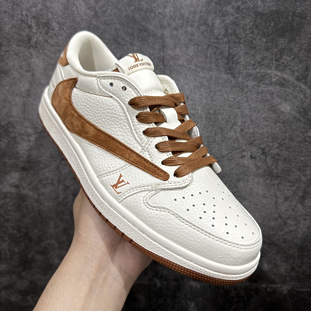 图片[3]-【定制版】Travis Scott x Nike Air Jordan 1 Low x Louis VuittonnAir Jordan 1 Low 反转翻毛红棕倒钩全鞋采用原装头层皮，用料扎实 精雕细琢n鞋型极致还原 飞翼3D打印改良 深度立体四线中底拉帮皮料选材 钢印 背胶一应俱全 全新批次 原装原模大底全鞋原厂定制皮料，手感细腻正确折边工艺 完美细节诠释 官方货号：LX1988 900 Size：36 36.5 37.5 38 38.5 39 40 40.5 41 42 42.5 43 44 44.5 45 编码：HXS260280-鞋库