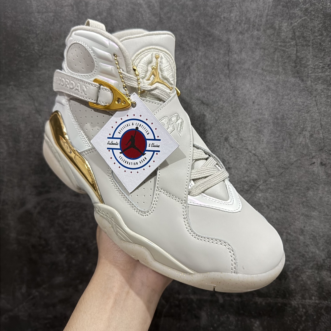 图片[3]-【外贸纯原】Air Jordan 8 Retro \”Champagne\” AJ8 乔8冠军奖杯 832821-030n#配色以奥布赖恩冠军奖杯为设计灵感，被称为“Champagne”，白色的鞋面上搭配了各种金色细节，以此类体现冠军的气质。另一个配色被称为“Confetti”全黑色呈现鞋面，后跟以及鞋内衬呈现出夺冠时的洒下的彩色纸屑图案，以此了表现夺冠的激动场面和气氛，同时少量的香槟金色用在了Logo上。 尺码：40 40.5 41 42 42.5 43 44 44.5 45 45.5 46 47.5 48.5 编码：777470500-鞋库