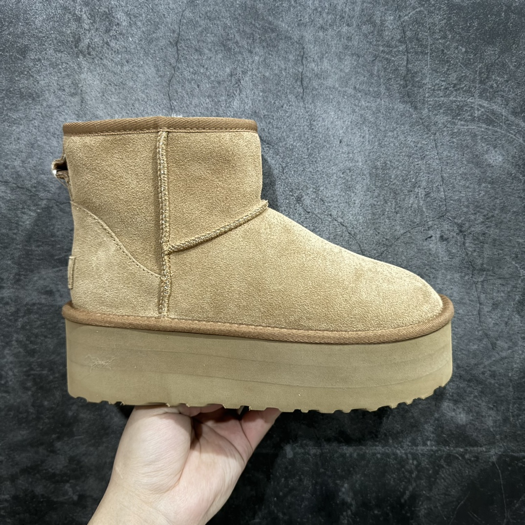 【X1纯原礼盒版】市面顶级版本UGG 1134991 厚底中筒5cm 小红书爆款n广州外贸大厂生产 鞋头到鞋垫真羊皮毛一体 独立外盒包装 芯片 带防水工艺 区别市面任何版本5cm厚底 独立原版开发大底 羊绒鞋垫 冬季保暖外出 家居都是很适合的选择 进年uug推出款式系列 局部偏向年轻消费者喜好 也走到时尚潮流穿搭的前沿 鞋身材质 防泼水涂层翻毛皮鞋面 17毫米UGGPURE™植入式羊毛内底 轻便防滑舒适橡胶外底 带有品牌LOGO商标 带全套包装  尺码: 35 36 37 38 39 40 编码：HH300330-鞋库