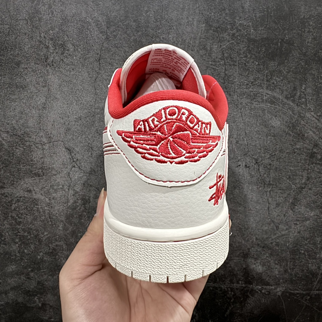 图片[4]-【定制版】Travis Scott x Nike Air Jordan 1 Low x Supreme x StussynAir Jordan 1 Low 反转兔八哥满天星倒钩 纯原版本n全鞋采用原装头层皮，用料扎实 精雕细琢n鞋型极致还原 飞翼3D打印改良 深度立体四线中底拉帮皮料选材 钢印 背胶一应俱全 全新批次 原装原模大底全鞋原厂定制皮料，手感细腻正确折边工艺 完美细节诠释 官方货号：SJ2068 116 Size：36 36.5 37.5 38 38.5 39 40 40.5 41 42 42.5 43 44 44.5 45 编码：HXS320340-鞋库