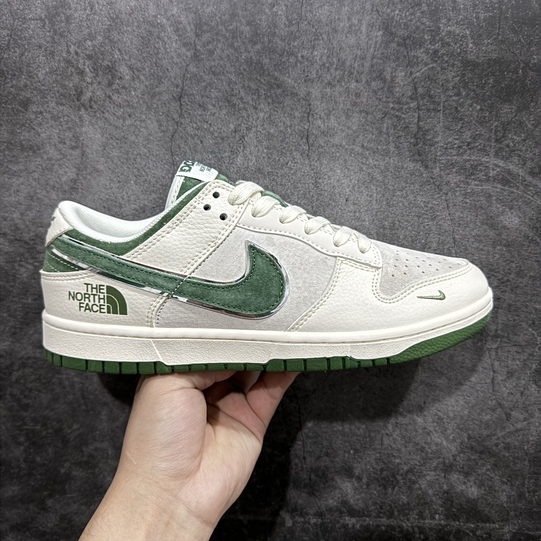 【定制版】Nike SB Dunk Low x The North Face 白绿小钩n纯原大厂出品 极力推荐n原装头层材料 独家版型蒸餾加工n帶來的是更好的视觉和脚感体验n大厂纯原品质出货 清洁度 电绣工艺皮料切割干净无任何毛边 细节完美 官方货号：DQ1098 511 尺码：36 36.5 37.5 38 38.5 39 40 40.5 41 42 42.5 43 44 44.5 45  编码：HXS340360-鞋库