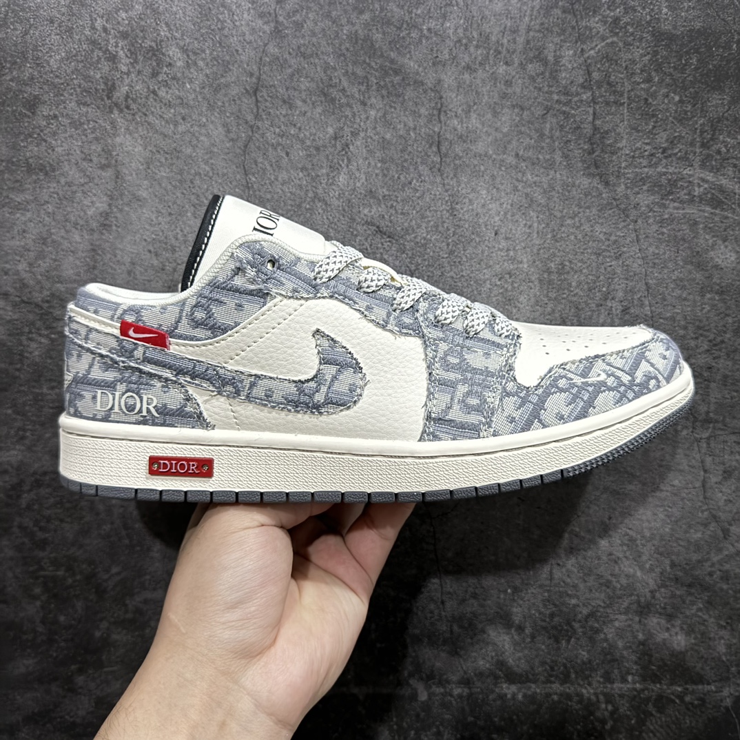 【定制版】Air Jordan 1 Retro Low x Dior 白浅灰n官方同步新色 原装级产物n拒绝公底 立体鞋型 细节完美 高清洁度购置公司同步原材料 原汁原味 忠于原版 货号：SJ9950 037n码数：36 36.5 37.5 38 38.5 39 40 40.5 41 42 42.5 43 44 44.5 45 编码：HXS320340-鞋库