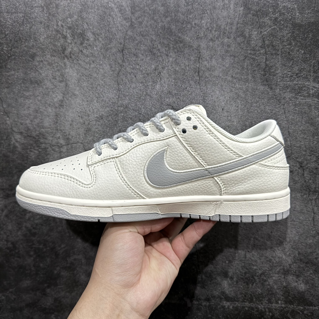 图片[2]-【定制版】Nike SB Dunk Low x Stussy 米白灰三小钩n纯原大厂出品 极力推荐n原装头层材料 独家版型蒸餾加工n帶來的是更好的视觉和脚感体验n大厂纯原品质出货 清洁度 电绣工艺皮料切割干净无任何毛边 细节完美 货号：SJ2068 282 尺码：36 36.5 37.5 38 38.5 39 40 40.5 41 42 42.5 43 44 44.5 45  编码：HXS320340-鞋库