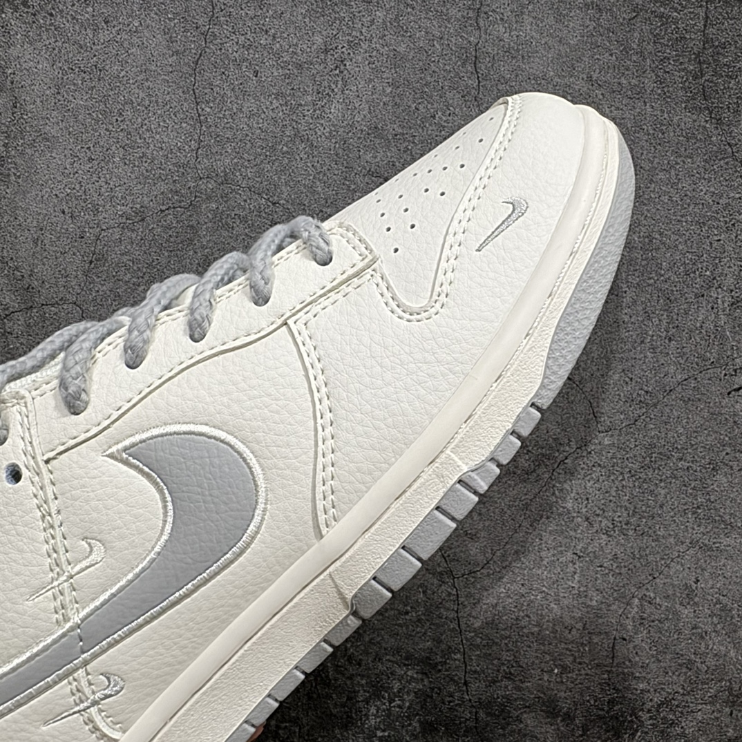 图片[6]-【定制版】Nike SB Dunk Low x Stussy 米白灰三小钩n纯原大厂出品 极力推荐n原装头层材料 独家版型蒸餾加工n帶來的是更好的视觉和脚感体验n大厂纯原品质出货 清洁度 电绣工艺皮料切割干净无任何毛边 细节完美 货号：SJ2068 282 尺码：36 36.5 37.5 38 38.5 39 40 40.5 41 42 42.5 43 44 44.5 45  编码：HXS320340-鞋库