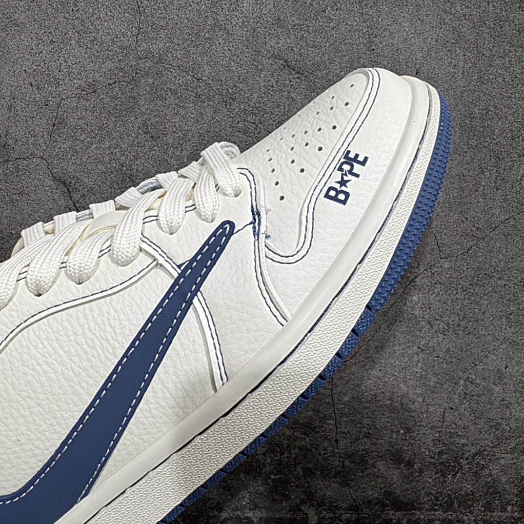 图片[6]-【定制版】Travis Scott x Fragment Design x Air Jordan 1 Low OG SP AJ1 乔1 Bape联名-磨砂蓝 低帮文化休闲板鞋 CH6336-008n#多方联名合作融合了Travis Scott 独特的音乐风格，藤原浩个性的设计风格以及Jordan品牌的经典元素 使其成为一双具有独特身份和价值的鞋子 清新而立体的外观加上联名标识更突出了其独特身份 这种配色方案显示出活力和时尚感 在视觉上引人注目  鞋身的质感和细腻的细节处理使其显得高端而格调十足  这款“倒钩”联名是设计与创意完美结合  融合多方的个性风格是一款备受瞩目的潮流鞋款 尺码：36 36.5 37.5 38 38.5 39 40 40.5 41 42 42.5 43 44 44.5 45 编码：HXS320340-鞋库