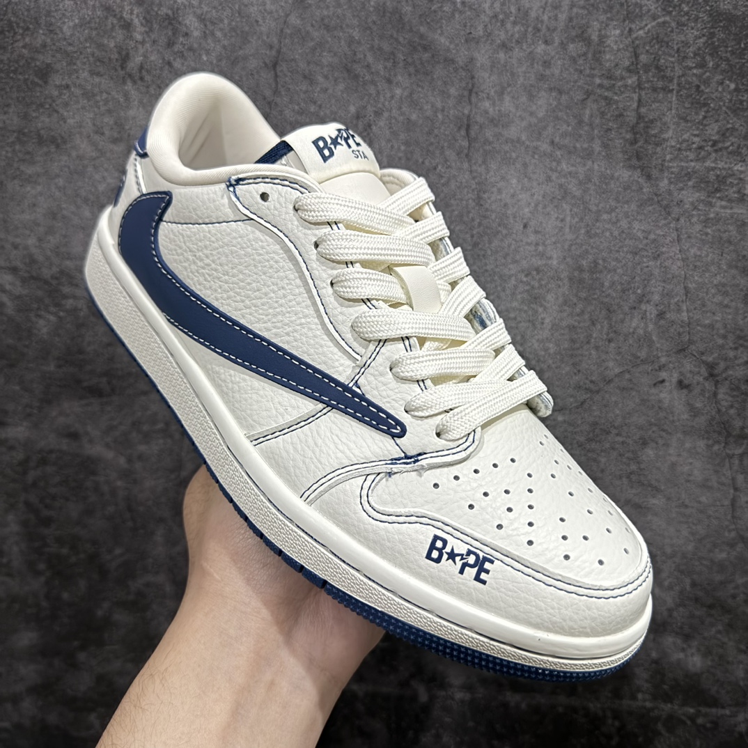 图片[3]-【定制版】Travis Scott x Fragment Design x Air Jordan 1 Low OG SP AJ1 乔1 Bape联名-磨砂蓝 低帮文化休闲板鞋 CH6336-008n#多方联名合作融合了Travis Scott 独特的音乐风格，藤原浩个性的设计风格以及Jordan品牌的经典元素 使其成为一双具有独特身份和价值的鞋子 清新而立体的外观加上联名标识更突出了其独特身份 这种配色方案显示出活力和时尚感 在视觉上引人注目  鞋身的质感和细腻的细节处理使其显得高端而格调十足  这款“倒钩”联名是设计与创意完美结合  融合多方的个性风格是一款备受瞩目的潮流鞋款 尺码：36 36.5 37.5 38 38.5 39 40 40.5 41 42 42.5 43 44 44.5 45 编码：HXS320340-鞋库