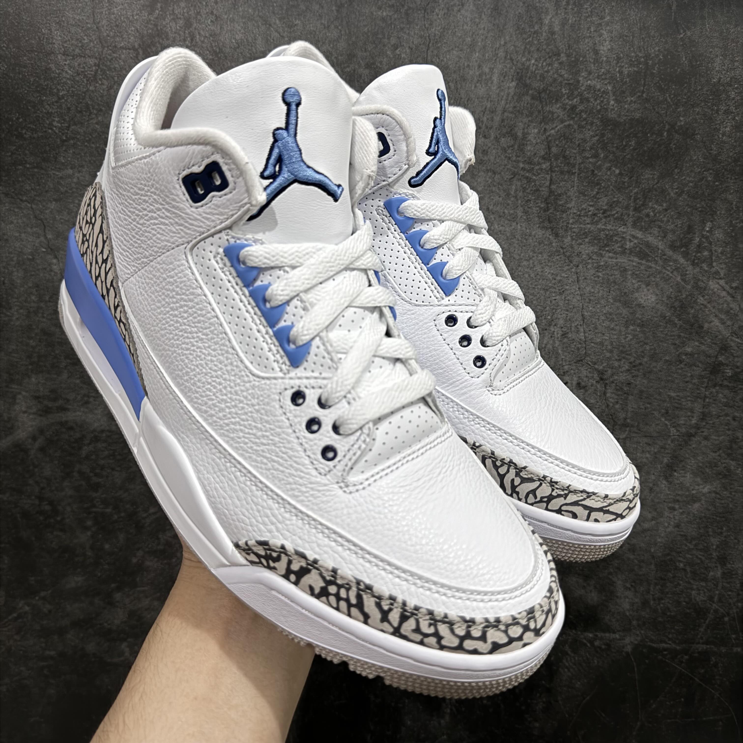 【DG2.0纯原】Air Jordan AJ3 Retro 北卡蓝大学蓝 CT8532-104n有史以来 市场最高版n实拍所见即所得 所有细节均可秒杀市场纯原版n原厂细纹磨砂爆裂纹路 同步原版n原楦原纸板开发 确保原汁原味原厂皮料质感色泽绝无偏差完美中底拉帮 原厂中底钢印 原档案大底 如假白送 大底纹路气垫通透度PU的回弹性均百分百还原原厂电绣鞋舌飞人刺绣针数立体讲究精细欢迎对比正品原鞋SIZE：40 40.5 41 42 42.5 43 44 44.5 45 46 47.5 编码：LJQ480500-鞋库