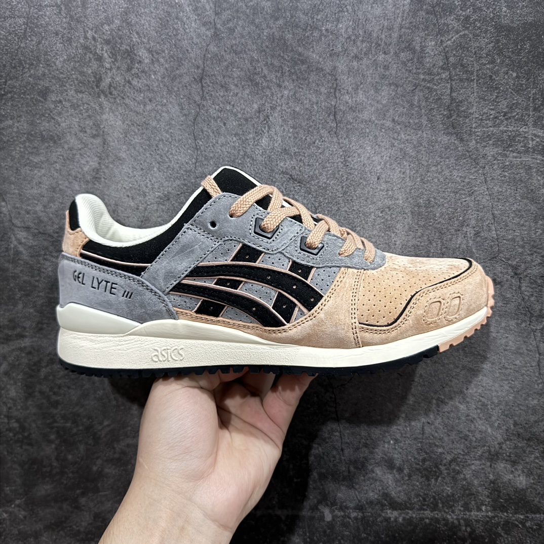 【公司级】Asics Gel-Lyte 3  反毛皮织物休闲跑步鞋GEL-LYTET™III OG运动鞋再次以其90年代初期的原始形状和结构出现n轮廓由三井茂之(Shigeyuki Mitsui)于1990年设计 结合了裂舌应用其最初灵感来自GEL-LD RACER™鞋n鞋在脚跟处采用其标志性的GEL™技术缓冲装置n可提高减震效果并提供持久的舒适感n 尺码: 36 36.5 37.5 38 38.5 39 40 40.5 41 42 42.5 43 44 44.5 45  编码：HCAM270280-鞋库