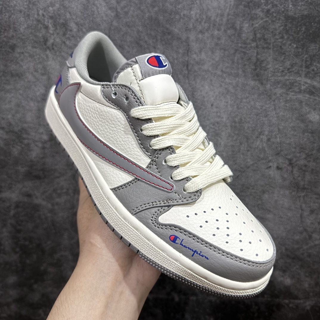 图片[3]-【定制版】Fragment x Travis Scott x Champion冠军nAir Jordan 1 Low 三方联名倒钩n性价比原盒出货 全新的三方联名低帮倒钩鞋面延续了黑脚趾设计，整双鞋以全荔枝皮打造，腰身搭配白色「倒勾」，再点缀上Travis Scott 标志性的Logo，后跟处以藤原浩最拿手的蓝色为主色调，完善极具Fragment Design的白蓝黑设计风格，左右脚分别以Travis Scott鬼脸和乔丹飞翼加以修饰，彰显出三方联名的奢华格调。 官方货号：QY1188 122 Size：36 36.5 37.5 38 38.5 39 40 40.5 41 42 42.5 43 44 44.5 45   编码：CC280300-鞋库