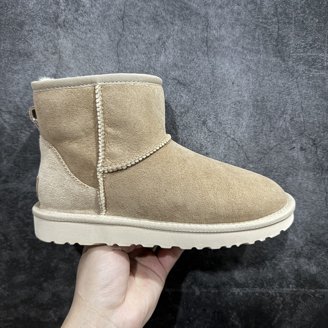 【X1纯原礼盒版】UGG Classic Mini 中筒迷你系列1116109 小红书爆款n广州外贸大厂生产 鞋头到鞋垫真羊皮毛一体 独立外盒包装 芯片 带防水工艺 区别市面任何版本5cm厚底 独立原版开发大底 羊绒鞋垫 冬季保暖外出 家居都是很适合的选择 进年uug推出款式系列 局部偏向年轻消费者喜好 也走到时尚潮流穿搭的前沿 鞋身材质 防泼水涂层翻毛皮鞋面 17毫米UGGPURE™植入式羊毛内底 轻便防滑舒适橡胶外底 带有品牌LOGO商标 带全套包装  尺码: 35 36 37 38 39 40 编码：HH280300-鞋库