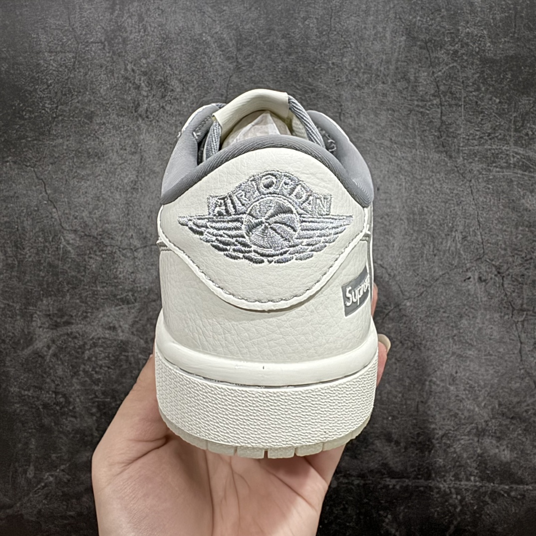 图片[4]-【定制版】Travis Scott x Nike Air Jordan 1 Low x SupremeAir Jordan 1 Low 反转白银小钩满天星倒钩 纯原版本n全鞋采用原装头层皮，用料扎实 精雕细琢n鞋型极致还原 飞翼3D打印改良 深度立体四线中底拉帮皮料选材 钢印 背胶一应俱全 全新批次 原装原模大底全鞋原厂定制皮料，手感细腻正确折边工艺 完美细节诠释 官方货号：CH6336 011 Size：36 36.5 37.5 38 38.5 39 40 40.5 41 42 42.5 43 44 44.5 45 编码：HXS320340-鞋库