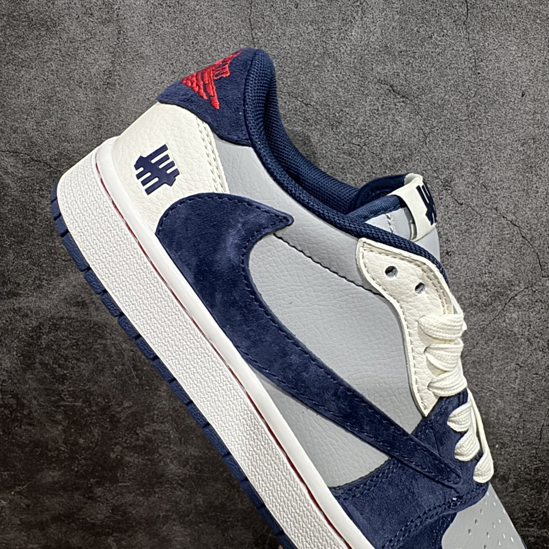 图片[7]-【定制版】Travis Scott x Nike Air Jordan 1 Low x UNDEFEATEDAir Jordan 1 Low 反转米灰蓝小钩倒钩 纯原版本n全鞋采用原装头层皮，用料扎实 精雕细琢n鞋型极致还原 飞翼3D打印改良 深度立体四线中底拉帮皮料选材 钢印 背胶一应俱全 全新批次 原装原模大底全鞋原厂定制皮料，手感细腻正确折边工艺 完美细节诠释 官方货号：CF3688 026 Size：36 36.5 37.5 38 38.5 39 40 40.5 41 42 42.5 43 44 44.5 45 编码：HXS320340-鞋库