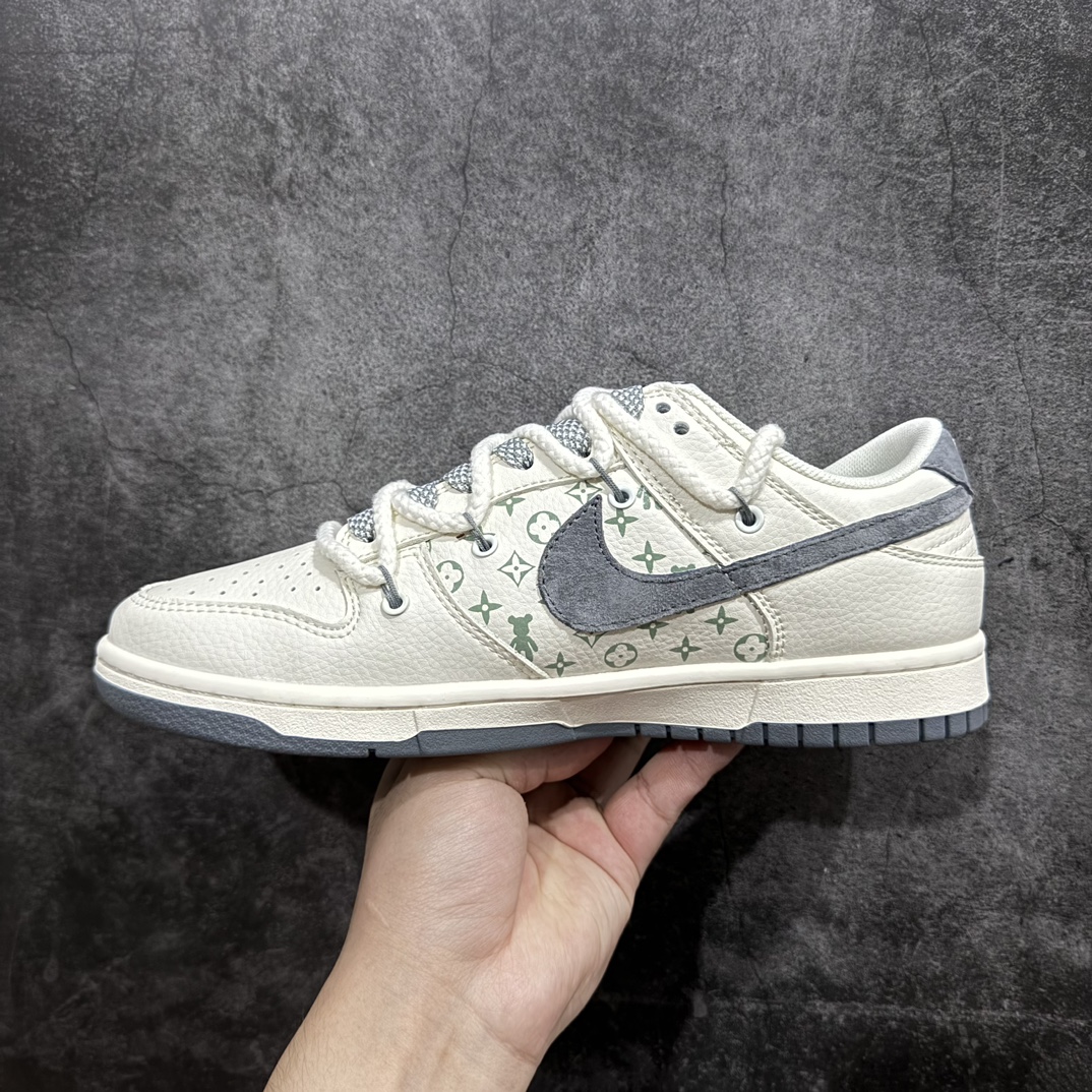 图片[2]-【定制版】Nk SB Dunk Low 暴力熊系列-绑带米色灰勾 周年高端定制 低帮休闲板鞋n#定制鞋盒 大厂纯原品质出货 超高清洁度 皮料切割干净无任何毛边 细节完美货号：SJ2068-289 尺码：36 36.5 37.5 38 38.5 39 40 40.5 41 42 42.5 43 44 44.5 45  编码：HXS340360-鞋库