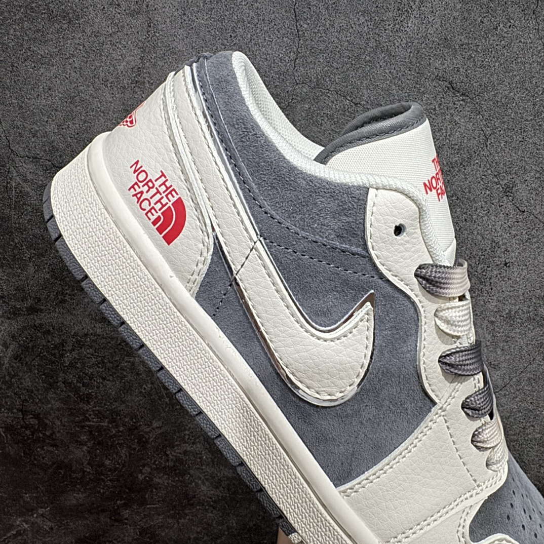 图片[7]-【定制版】Air Jordan 1 Low AJ1 乔1 北面联名-米白灰银边 高端定制 低帮复古篮球鞋 SJ9950-039n定制鞋盒 大厂纯原品质出货 超高清洁度 皮料切割干净无任何毛边 细节完美  尺码：36 36.5 37.5 38 38.5 39 40 40.5 41 42 42.5 43 44 44.5 45 编码：HXS320340-鞋库