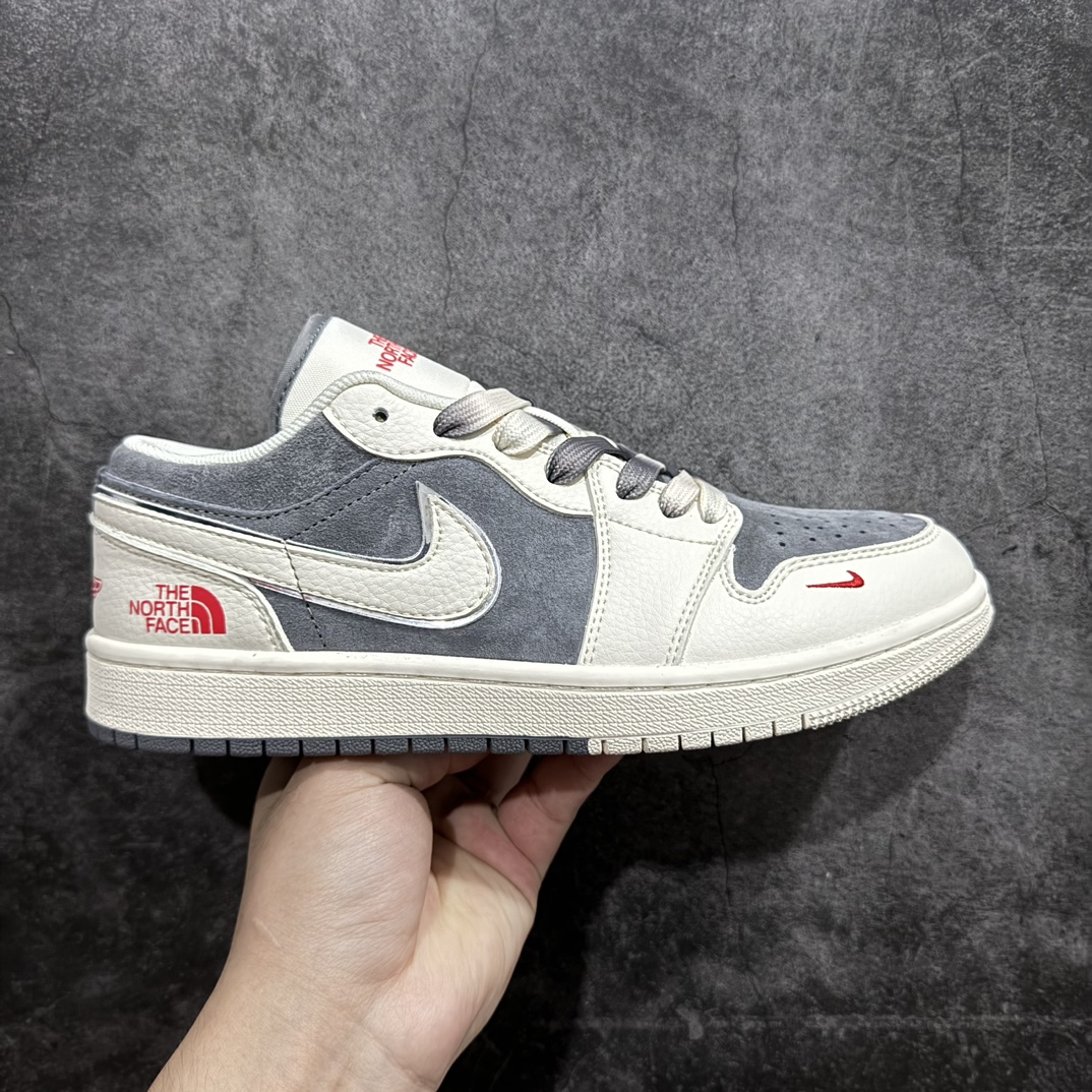 【定制版】Air Jordan 1 Low AJ1 乔1 北面联名-米白灰银边 高端定制 低帮复古篮球鞋 SJ9950-039n定制鞋盒 大厂纯原品质出货 超高清洁度 皮料切割干净无任何毛边 细节完美  尺码：36 36.5 37.5 38 38.5 39 40 40.5 41 42 42.5 43 44 44.5 45 编码：HXS320340-鞋库