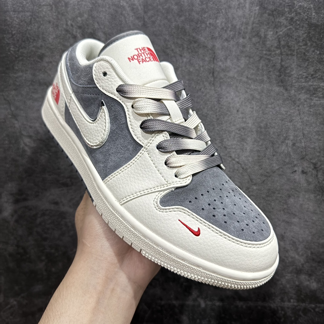 图片[3]-【定制版】Air Jordan 1 Low AJ1 乔1 北面联名-米白灰银边 高端定制 低帮复古篮球鞋 SJ9950-039n定制鞋盒 大厂纯原品质出货 超高清洁度 皮料切割干净无任何毛边 细节完美  尺码：36 36.5 37.5 38 38.5 39 40 40.5 41 42 42.5 43 44 44.5 45 编码：HXS320340-鞋库