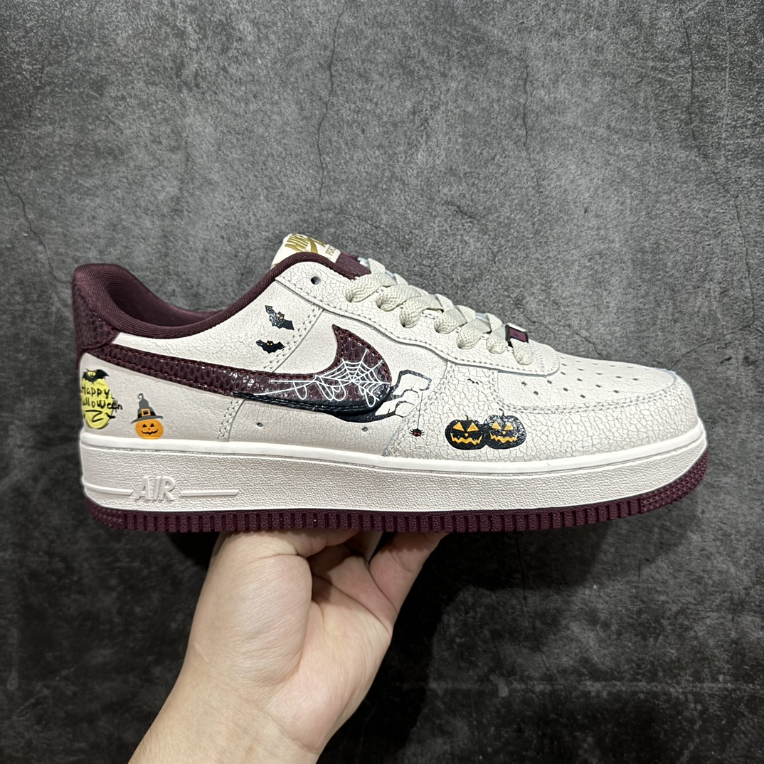 【公司级】Nk Air Force 1\’07 Low \”Pumpkin Head\” 万圣节主题系列 南瓜头 空军一号低帮休闲板鞋 XL2321-888rn#在万圣节的神秘夜色中，南瓜头散发着诡异的光芒。它是恐怖与欢乐的交织，是神秘与童真的融合。在南瓜头的世界里，人们可以尽情释放自己的想象力，沉浸在这个充满奇幻的万圣节氛围中。r 尺码：36 36.5 37.5 38 38.5 39 40 40.5 41 42 42.5 43 44 44.5 45  编码：HXS310320-鞋库