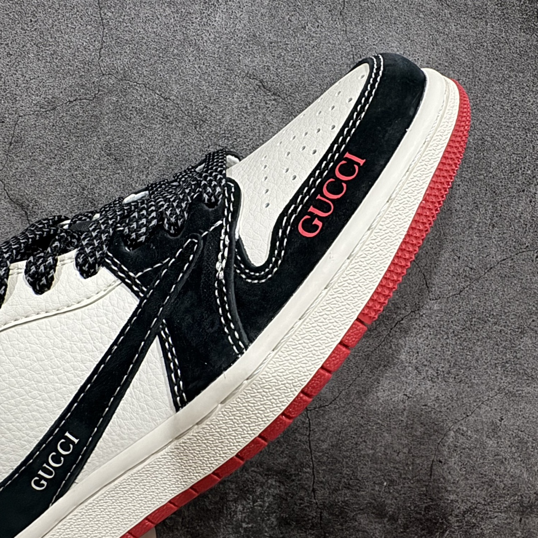 图片[6]-【定制版】Travis Scott x Nike Air Jordan 1 Low x GUCCIAir Jordan 1 Low 反转白黑红倒钩 纯原版本n全鞋采用原装头层皮，用料扎实 精雕细琢n鞋型极致还原 飞翼3D打印改良 深度立体四线中底拉帮皮料选材 钢印 背胶一应俱全 全新批次 原装原模大底全鞋原厂定制皮料，手感细腻正确折边工艺 完美细节诠释 官方货号：XY2688 123 Size：36 36.5 37.5 38 38.5 39 40 40.5 41 42 42.5 43 44 44.5 45 编码：HXS320340-鞋库