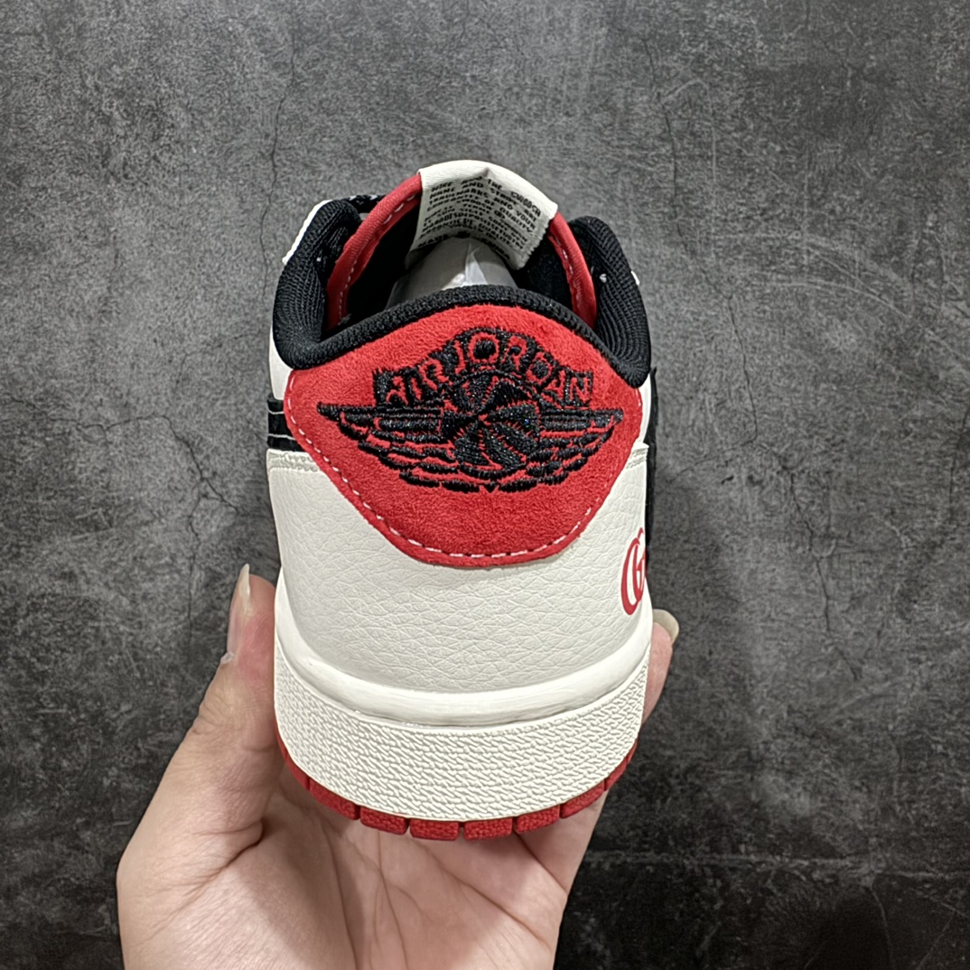 图片[4]-【定制版】Travis Scott x Nike Air Jordan 1 Low x GUCCIAir Jordan 1 Low 反转白黑红倒钩 纯原版本n全鞋采用原装头层皮，用料扎实 精雕细琢n鞋型极致还原 飞翼3D打印改良 深度立体四线中底拉帮皮料选材 钢印 背胶一应俱全 全新批次 原装原模大底全鞋原厂定制皮料，手感细腻正确折边工艺 完美细节诠释 官方货号：XY2688 123 Size：36 36.5 37.5 38 38.5 39 40 40.5 41 42 42.5 43 44 44.5 45 编码：HXS320340-鞋库