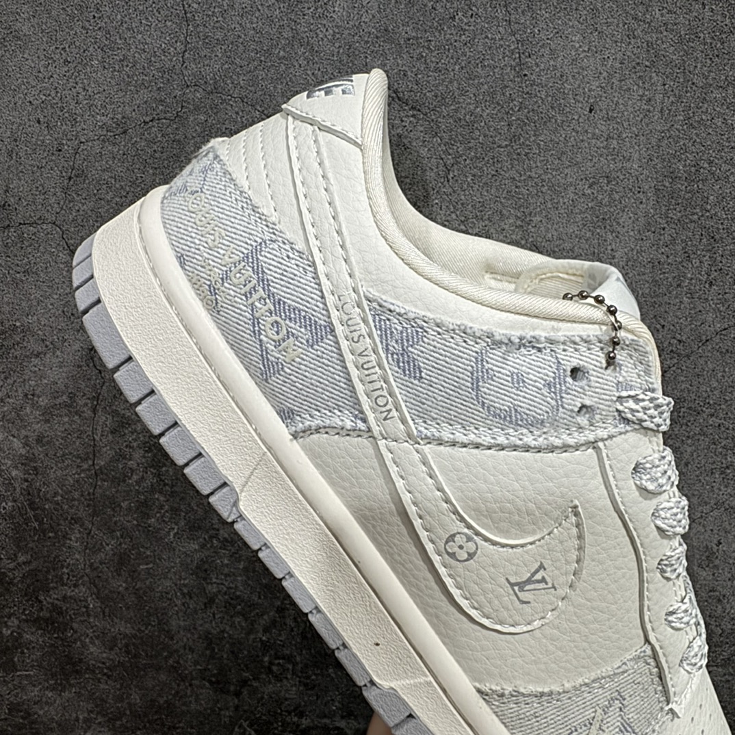 图片[7]-【定制版】Nike SB Dunk Low x Louis Vuitton 白浅蓝牛仔布n纯原大厂出品 极力推荐n原装头层材料 独家版型蒸餾加工n帶來的是更好的视觉和脚感体验n大厂纯原品质出货 清洁度 电绣工艺皮料切割干净无任何毛边 细节完美 官方货号：FC1688 192 尺码：36 36.5 37.5 38 38.5 39 40 40.5 41 42 42.5 43 44 44.5 45  编码：HXS260280-鞋库