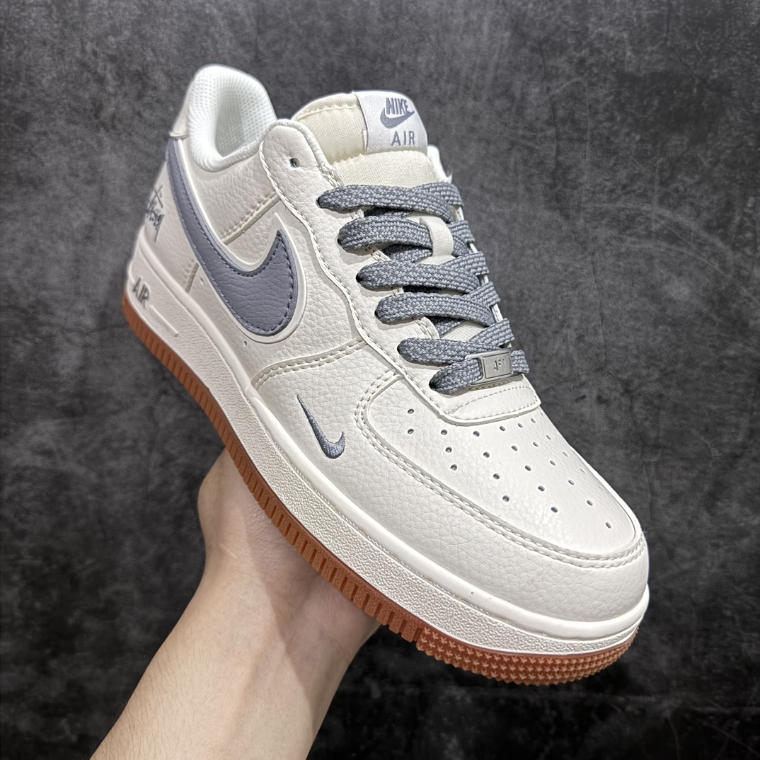 图片[3]-【定制版】Nk Air Force 1\’07 Low 斯图西联名-米灰生胶底 空军一号 低帮休闲板鞋 XZ5688-003rn#原楦头原纸板 原装鞋盒 定制五金配件 内置全掌气垫 原厂鞋底 r 尺码：36 36.5 37.5 38 38.5 39 40 40.5 41 42 42.5 43 44 44.5 45 编码：HXS310320-鞋库