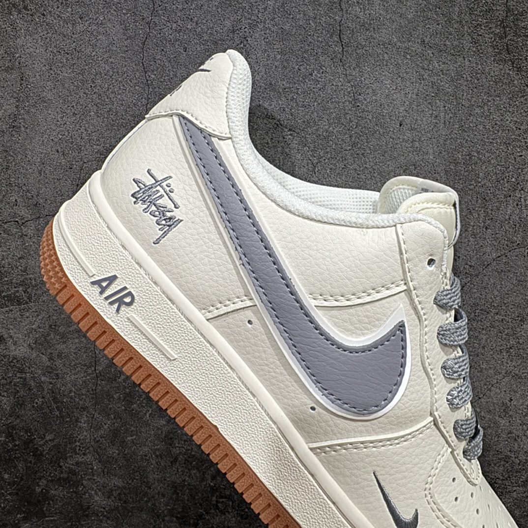 图片[7]-【定制版】Nk Air Force 1\’07 Low 斯图西联名-米灰生胶底 空军一号 低帮休闲板鞋 XZ5688-003rn#原楦头原纸板 原装鞋盒 定制五金配件 内置全掌气垫 原厂鞋底 r 尺码：36 36.5 37.5 38 38.5 39 40 40.5 41 42 42.5 43 44 44.5 45 编码：HXS310320-鞋库