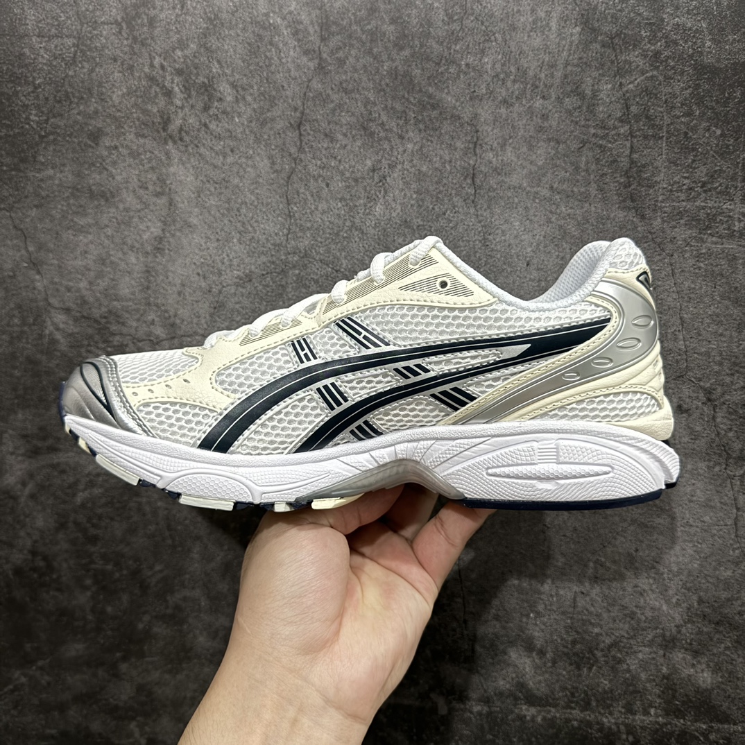 图片[2]-【总裁版】 ASICS GEL-KAYANO 14 亚瑟士系列轻量缓震休闲运动跑步鞋nn市场天花板品质鞋型细节秒杀市场流通版本n知名大厂出品 原版开发 细节完美把控n独家私模五层组合大底原厂定制缓震硅胶加持 原盒原配 官方四联吊牌n一比一同步原鞋工艺和用料n后跟一样采用了GEL缓震胶整体系列设计非常的科技感！n锻炼跑步的同时让你一样时尚百搭！n设计师 Hidenori Yamashita 以「Flash」一词为灵感，创造出未来感金属色鞋面，改造升级内在性能，由内而外全面革新，为 GEL-KAYANO 家族传承及经典跑鞋文化的延续，创下里程碑式作品。ASICS GEL – KAYANO 14 跑鞋重新诠释了复古的跑步形状，并以其 2000 年代后期的美学理念重新铺装，银色与蓝色的鞋面极为高档.网面铺陈与鞋面、鞋头多处细节位增添了透气性。ASICS GEL – KAYANO 14的鞋后跟部中底上以及多密度耐磨鞋底增加了 GEL 缓震胶，提供高抗冲击性、缓冲性、可保护脚部免受地面冲击的影响，穿着舒适性十足「入手同款」 尺码：36 37 37.5 38 39 39.5 40.5 41.5 42 42.5 43.5 44 45 46 编码：NM310330-鞋库