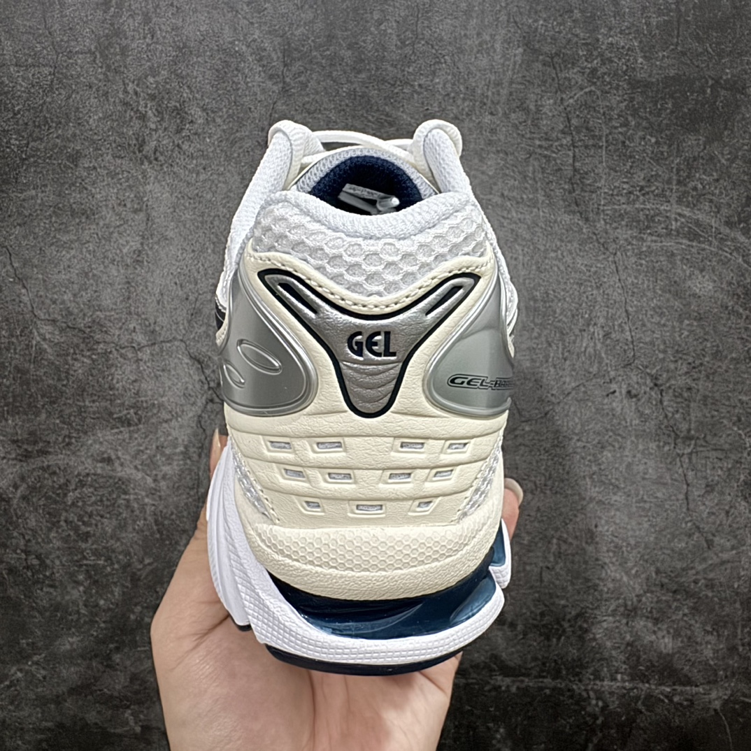 图片[4]-【总裁版】 ASICS GEL-KAYANO 14 亚瑟士系列轻量缓震休闲运动跑步鞋nn市场天花板品质鞋型细节秒杀市场流通版本n知名大厂出品 原版开发 细节完美把控n独家私模五层组合大底原厂定制缓震硅胶加持 原盒原配 官方四联吊牌n一比一同步原鞋工艺和用料n后跟一样采用了GEL缓震胶整体系列设计非常的科技感！n锻炼跑步的同时让你一样时尚百搭！n设计师 Hidenori Yamashita 以「Flash」一词为灵感，创造出未来感金属色鞋面，改造升级内在性能，由内而外全面革新，为 GEL-KAYANO 家族传承及经典跑鞋文化的延续，创下里程碑式作品。ASICS GEL – KAYANO 14 跑鞋重新诠释了复古的跑步形状，并以其 2000 年代后期的美学理念重新铺装，银色与蓝色的鞋面极为高档.网面铺陈与鞋面、鞋头多处细节位增添了透气性。ASICS GEL – KAYANO 14的鞋后跟部中底上以及多密度耐磨鞋底增加了 GEL 缓震胶，提供高抗冲击性、缓冲性、可保护脚部免受地面冲击的影响，穿着舒适性十足「入手同款」 尺码：36 37 37.5 38 39 39.5 40.5 41.5 42 42.5 43.5 44 45 46 编码：NM310330-鞋库