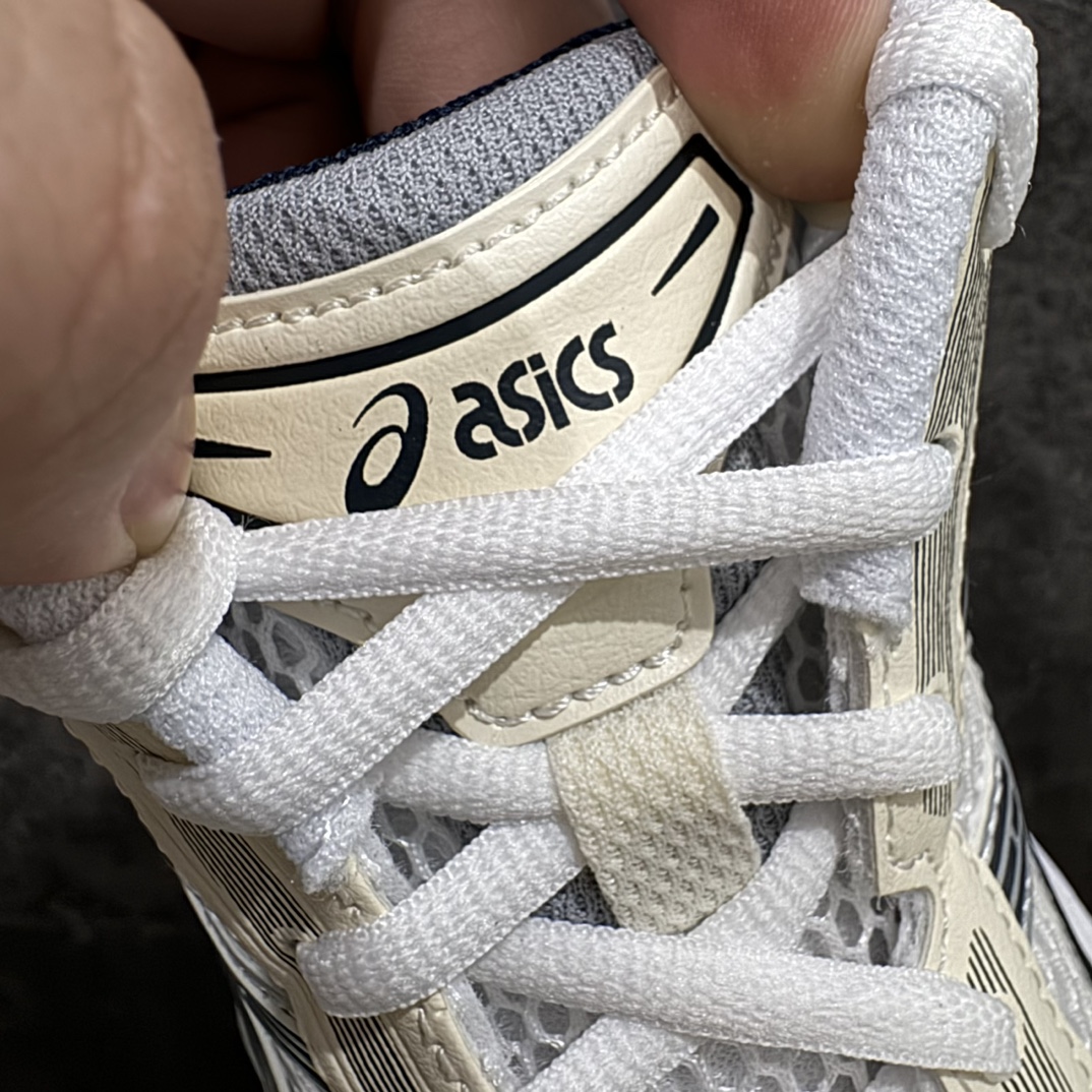 图片[6]-【总裁版】 ASICS GEL-KAYANO 14 亚瑟士系列轻量缓震休闲运动跑步鞋nn市场天花板品质鞋型细节秒杀市场流通版本n知名大厂出品 原版开发 细节完美把控n独家私模五层组合大底原厂定制缓震硅胶加持 原盒原配 官方四联吊牌n一比一同步原鞋工艺和用料n后跟一样采用了GEL缓震胶整体系列设计非常的科技感！n锻炼跑步的同时让你一样时尚百搭！n设计师 Hidenori Yamashita 以「Flash」一词为灵感，创造出未来感金属色鞋面，改造升级内在性能，由内而外全面革新，为 GEL-KAYANO 家族传承及经典跑鞋文化的延续，创下里程碑式作品。ASICS GEL – KAYANO 14 跑鞋重新诠释了复古的跑步形状，并以其 2000 年代后期的美学理念重新铺装，银色与蓝色的鞋面极为高档.网面铺陈与鞋面、鞋头多处细节位增添了透气性。ASICS GEL – KAYANO 14的鞋后跟部中底上以及多密度耐磨鞋底增加了 GEL 缓震胶，提供高抗冲击性、缓冲性、可保护脚部免受地面冲击的影响，穿着舒适性十足「入手同款」 尺码：36 37 37.5 38 39 39.5 40.5 41.5 42 42.5 43.5 44 45 46 编码：NM310330-鞋库