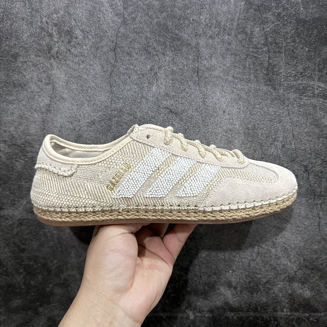 【PK纯原】CLOT x Adidas Gazelle\”Halo Ivory\”羚羊内训系列低帮复古薄底德训风百搭休闲运动板鞋 货号：IH3144nn目前市场最正版型 原鞋开发 独立私模n针车走线 细节随意对比市场版本 完美对标原版 配件齐全 尺码：36 36⅔ 37⅓ 38 38⅔ 39⅓ 40 40⅔ 41⅓ 42 42⅔ 43⅓ 44 44⅔ 45 编码：X310330-鞋库