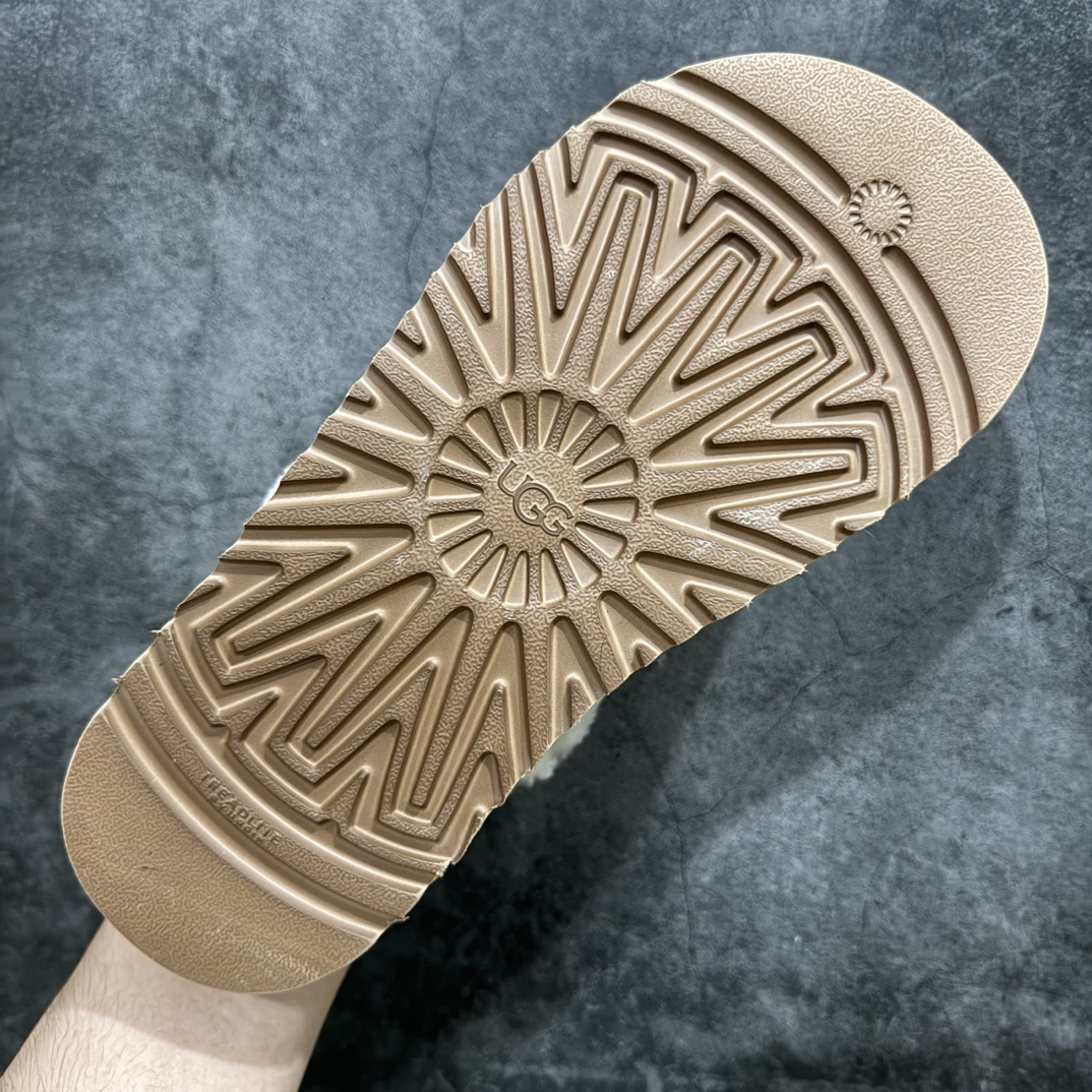 图片[7]-【广东纯原版】秋冬新款,美国轻奢品牌🐑UGG W Classic Coquette Clog Slipper II 科凯特2.0系列时尚居家穆勒风包头舒适保暖露跟厚底半拖鞋 货号：OB938厚底 升级原楦原纸版开发版型 采用TPU模压定型翻毛皮鞋面材质 内嵌人造卷曲羊毛毛绒里衬和鞋垫,保暖锁热#选用17毫米UGGPURE™ 植入式羊毛里衬与可拆卸的UGGPURE™ 植入式羊毛鞋垫#Treadlite轻翼科技外底-优质的防滑,耐磨性,和良好的弹性❗ 尺码：35-40 产品描述：休闲系列作为本季主力系列，轻盈耐磨的橡胶大底，让穿着的舒适性提升 品名：Classic Coquette Clog Slipper II 科凯特2.0系列鞋面：翻毛皮革/织物-选品中心