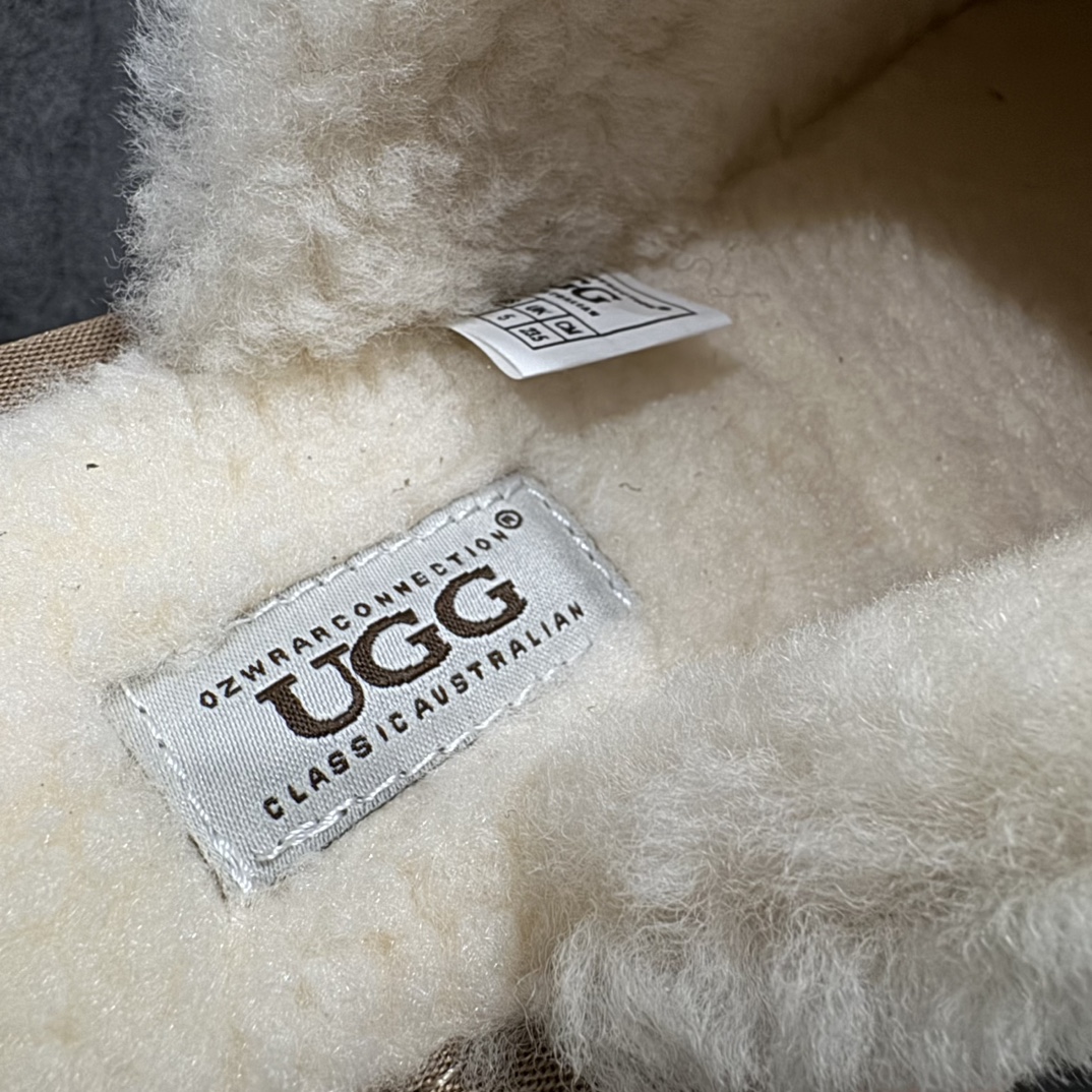 图片[6]-【广东纯原版】秋冬新款,美国轻奢品牌🐑UGG W Classic Coquette Clog Slipper II 科凯特2.0系列时尚居家穆勒风包头舒适保暖露跟厚底半拖鞋 货号：OB938厚底 升级原楦原纸版开发版型 采用TPU模压定型翻毛皮鞋面材质 内嵌人造卷曲羊毛毛绒里衬和鞋垫,保暖锁热#选用17毫米UGGPURE™ 植入式羊毛里衬与可拆卸的UGGPURE™ 植入式羊毛鞋垫#Treadlite轻翼科技外底-优质的防滑,耐磨性,和良好的弹性❗ 尺码：35-40 产品描述：休闲系列作为本季主力系列，轻盈耐磨的橡胶大底，让穿着的舒适性提升 品名：Classic Coquette Clog Slipper II 科凯特2.0系列鞋面：翻毛皮革/织物-选品中心